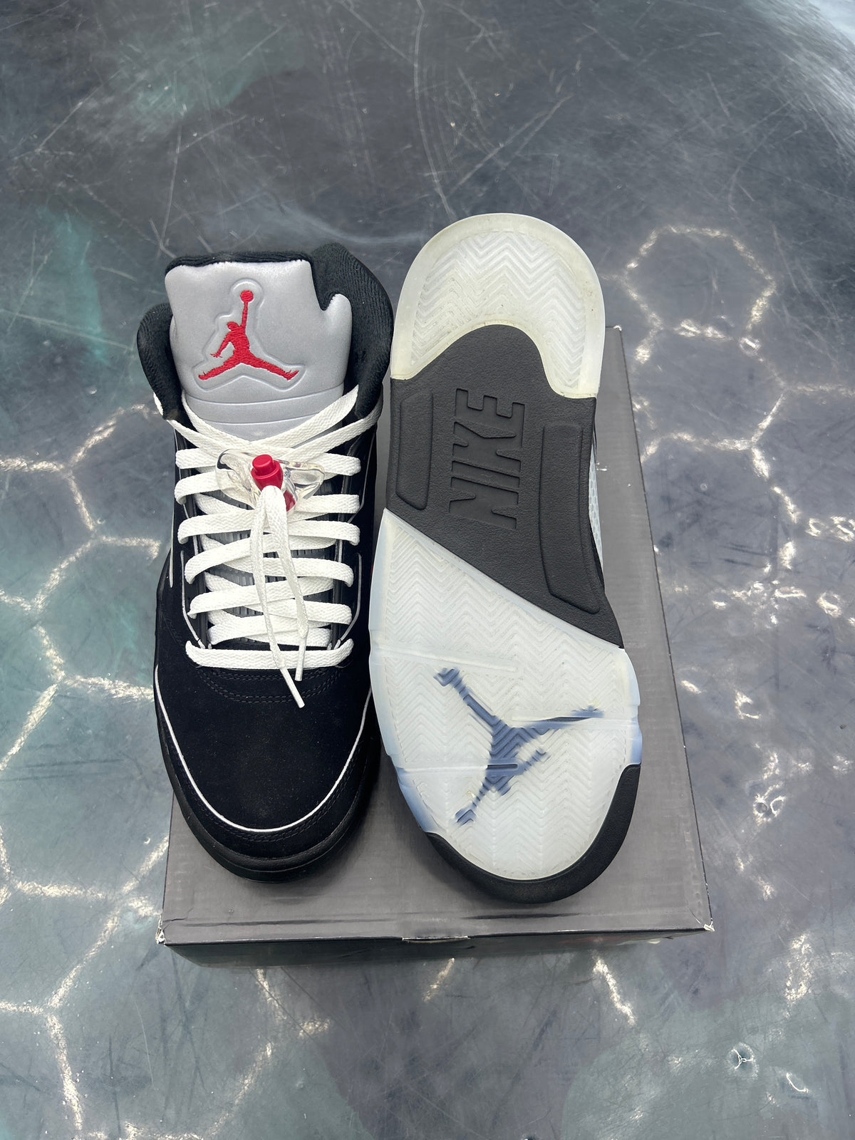 JORDAN 5 RETRO OG BLACK METALLIC REIMAGINED PRE OWNED SIZE 9.5