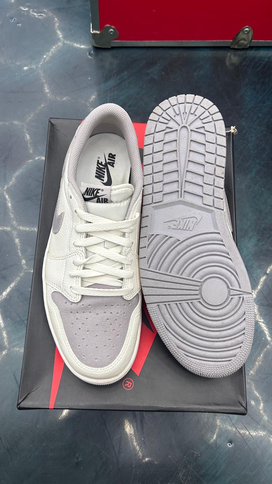 JORDAN 1 RETRO LOW OG ATMOSPHERE GREY PRE OWNED SIZE 9.5
