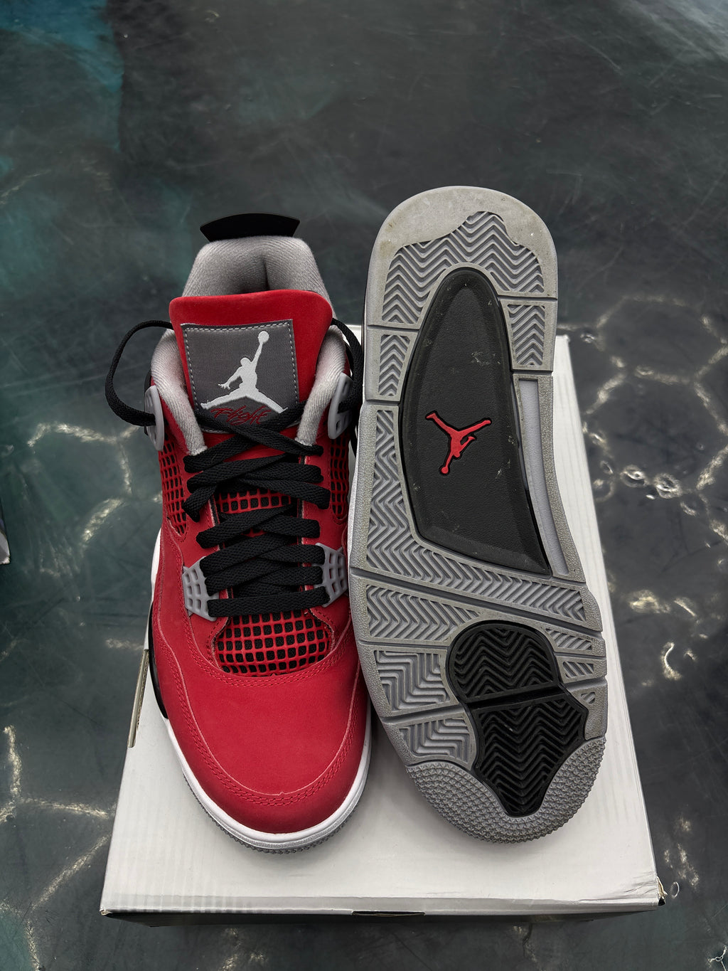 JORDAN 4 RETRO TORO BRAVO PRE OWNED SIZE 9.5