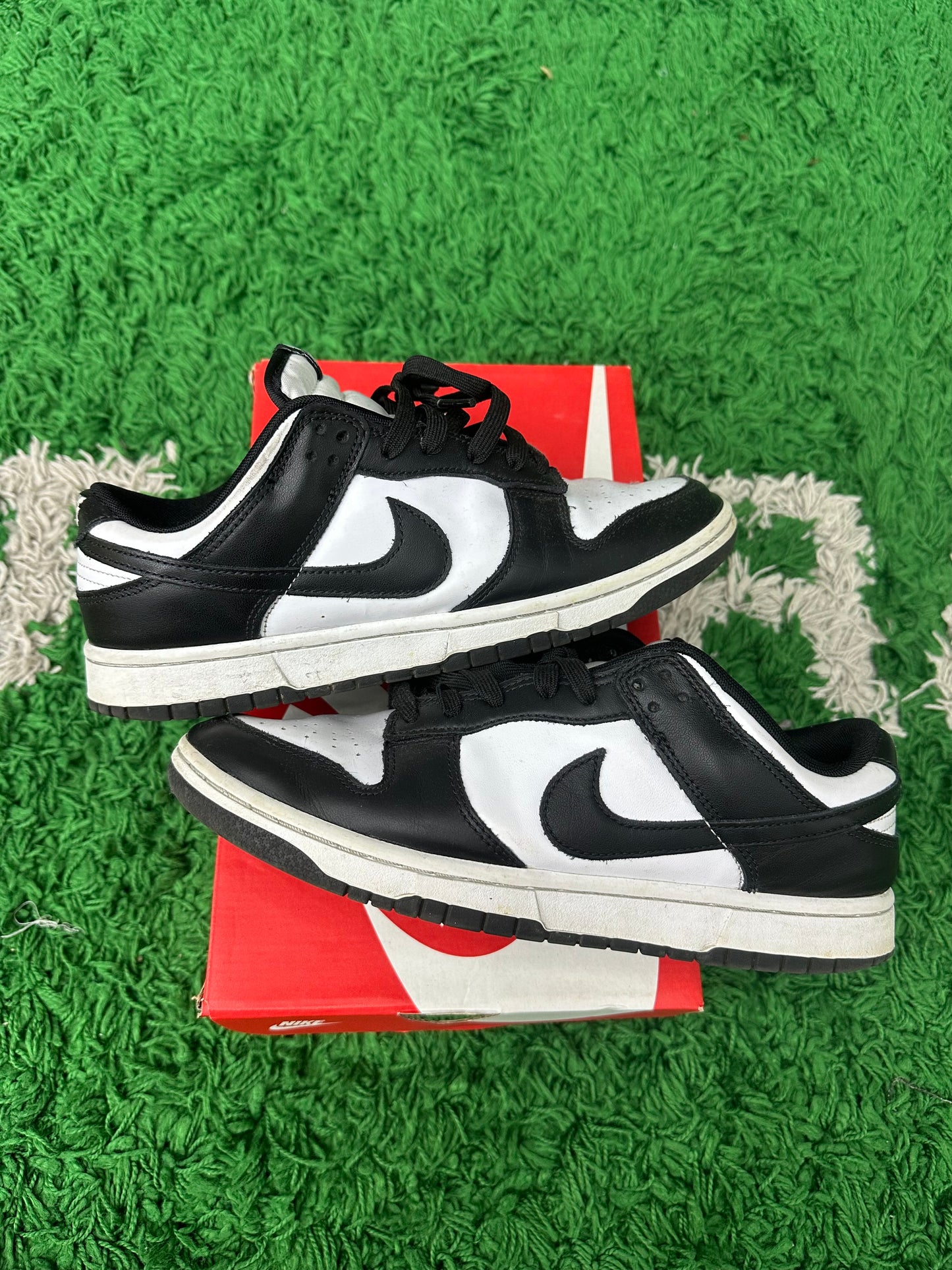 NIKE DUNK LOW RETRO WHITE BLACK PANDA PRE-OWNED SIZE 9