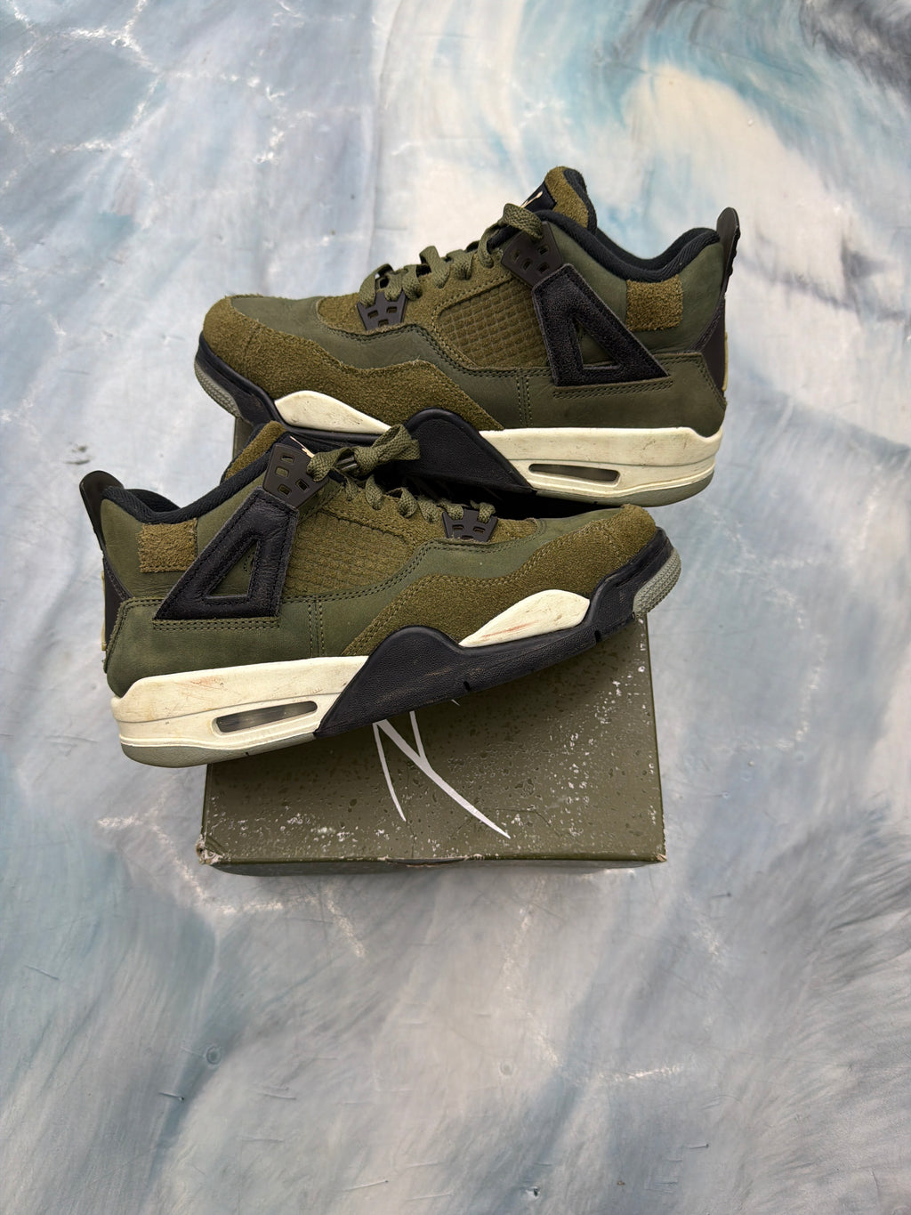 JORDAN 4 RETRO CRAFT MEDIUM OLIVE GS PRE OWNED SIZE 7Y