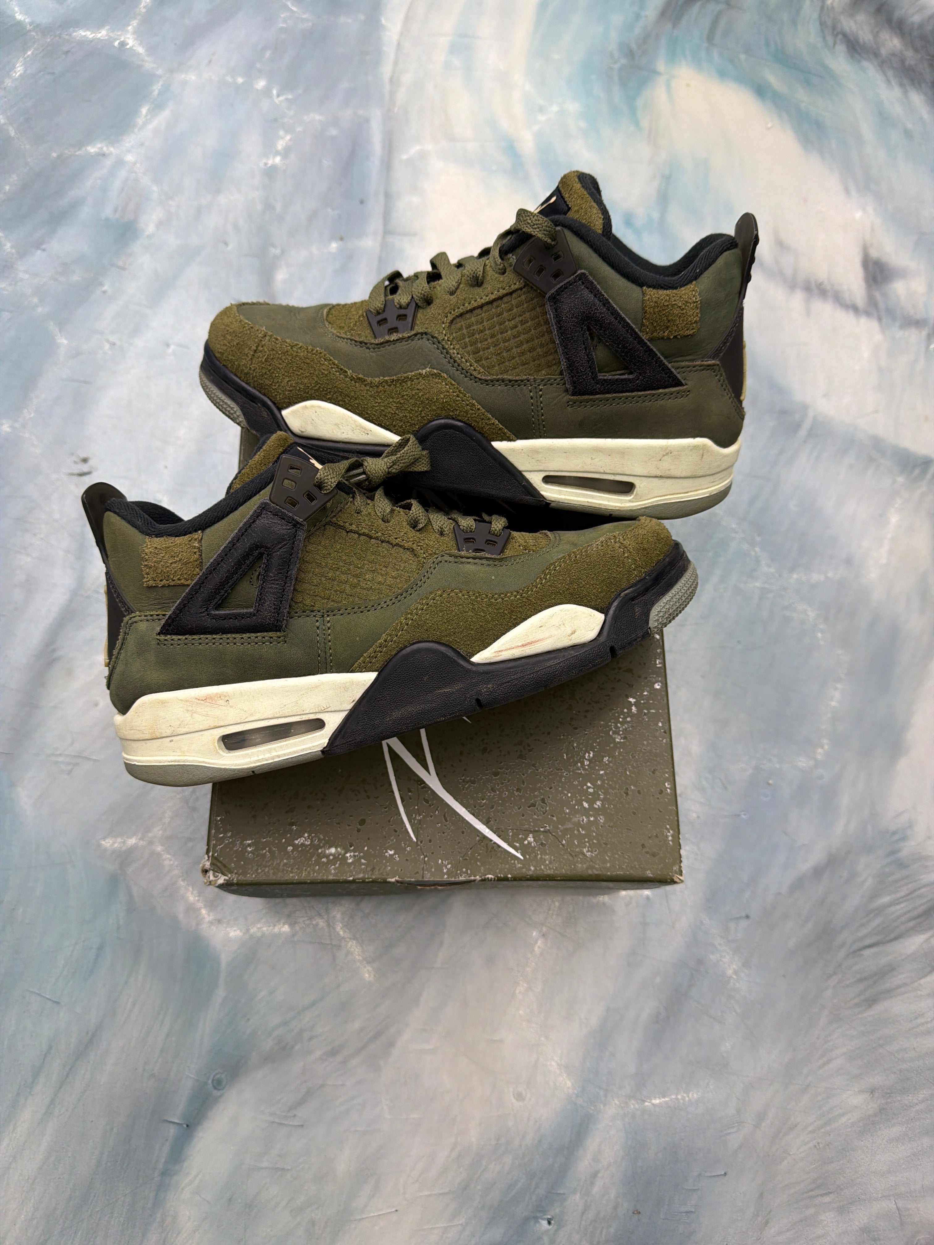JORDAN 4 RETRO CRAFT MEDIUM OLIVE GS PRE OWNED SIZE 7Y