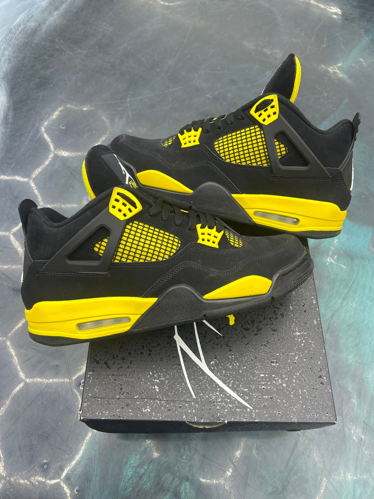 JORDAN 4 RETRO THUNDER (2023) SIZE 12 PREOWNED