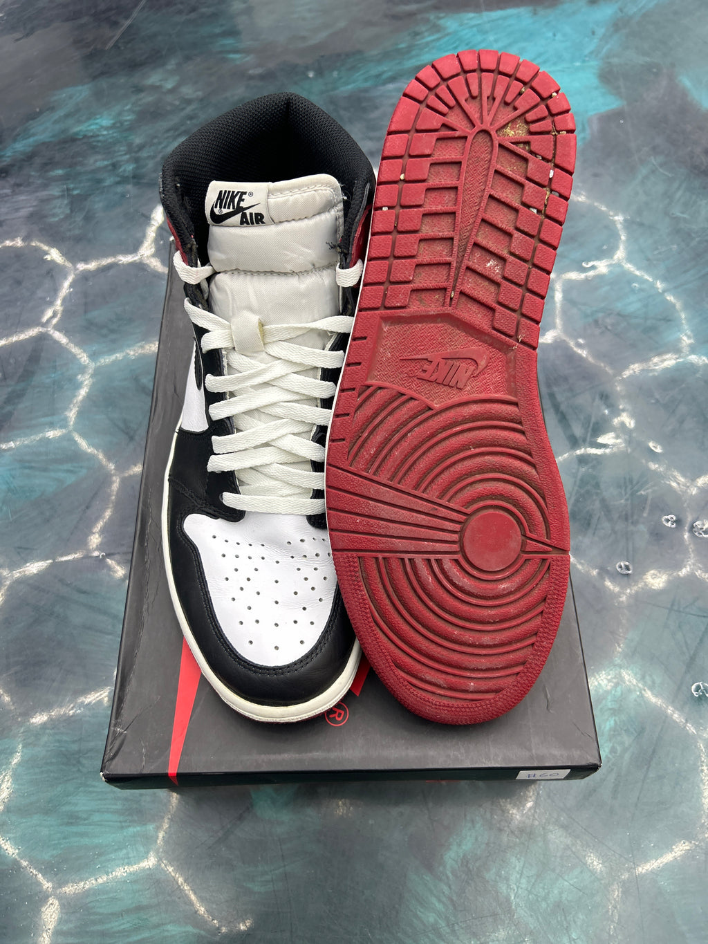 JORDAN 1 RETRO BLACK TOE PRE OWNED SIZE 11