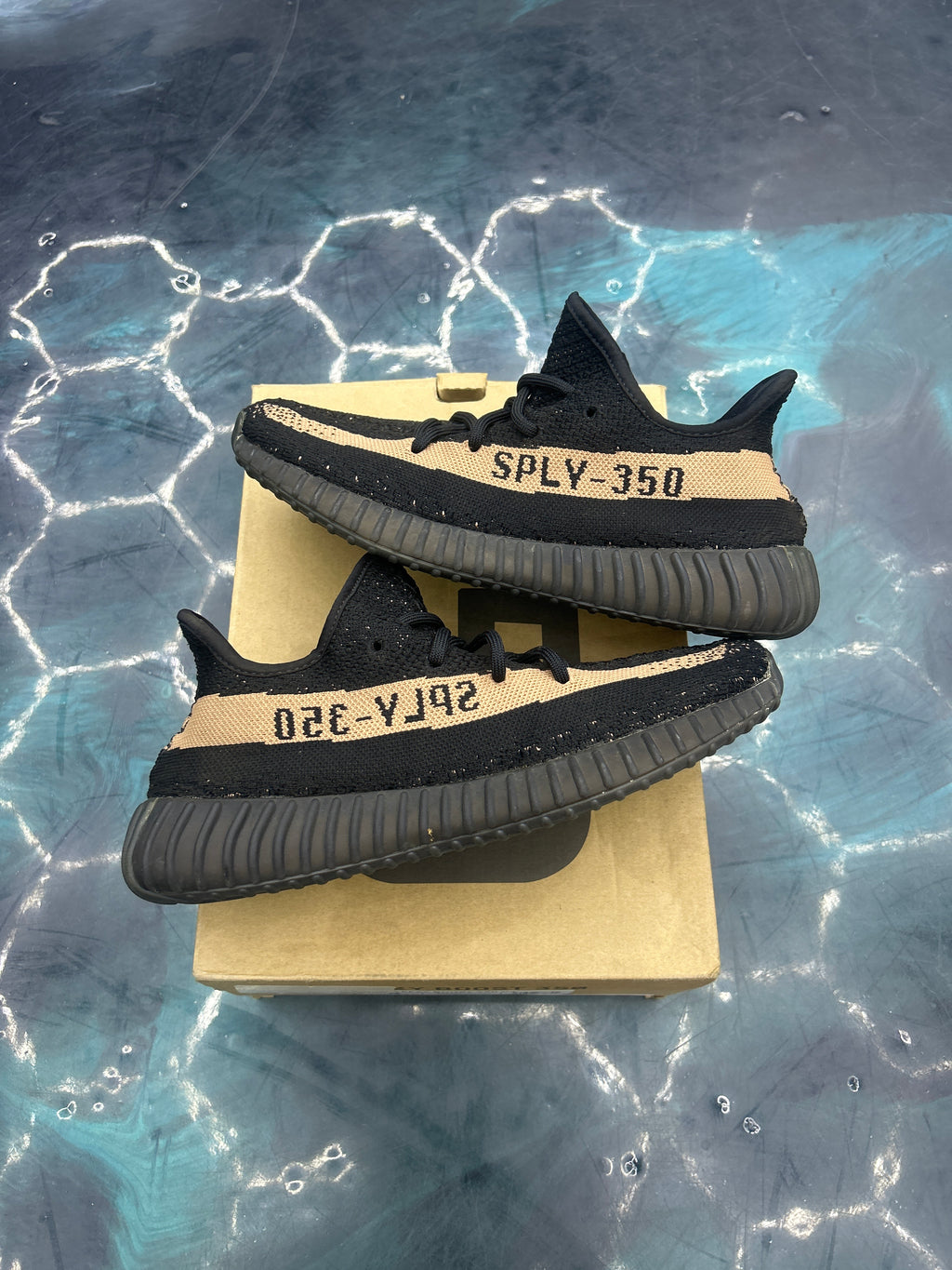 ADIDAS YEEZY BOOST 350 V2 CORE BLACK COPPER PRE OWNED SIZE 8