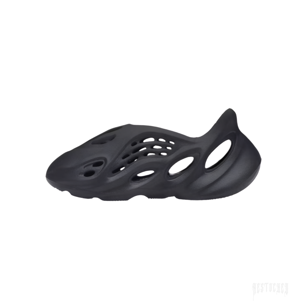 ADIDAS YEEZY FOAM RNR ONYX slip-on sneaker, black EVA foam with oval cutouts and sculptural sole.