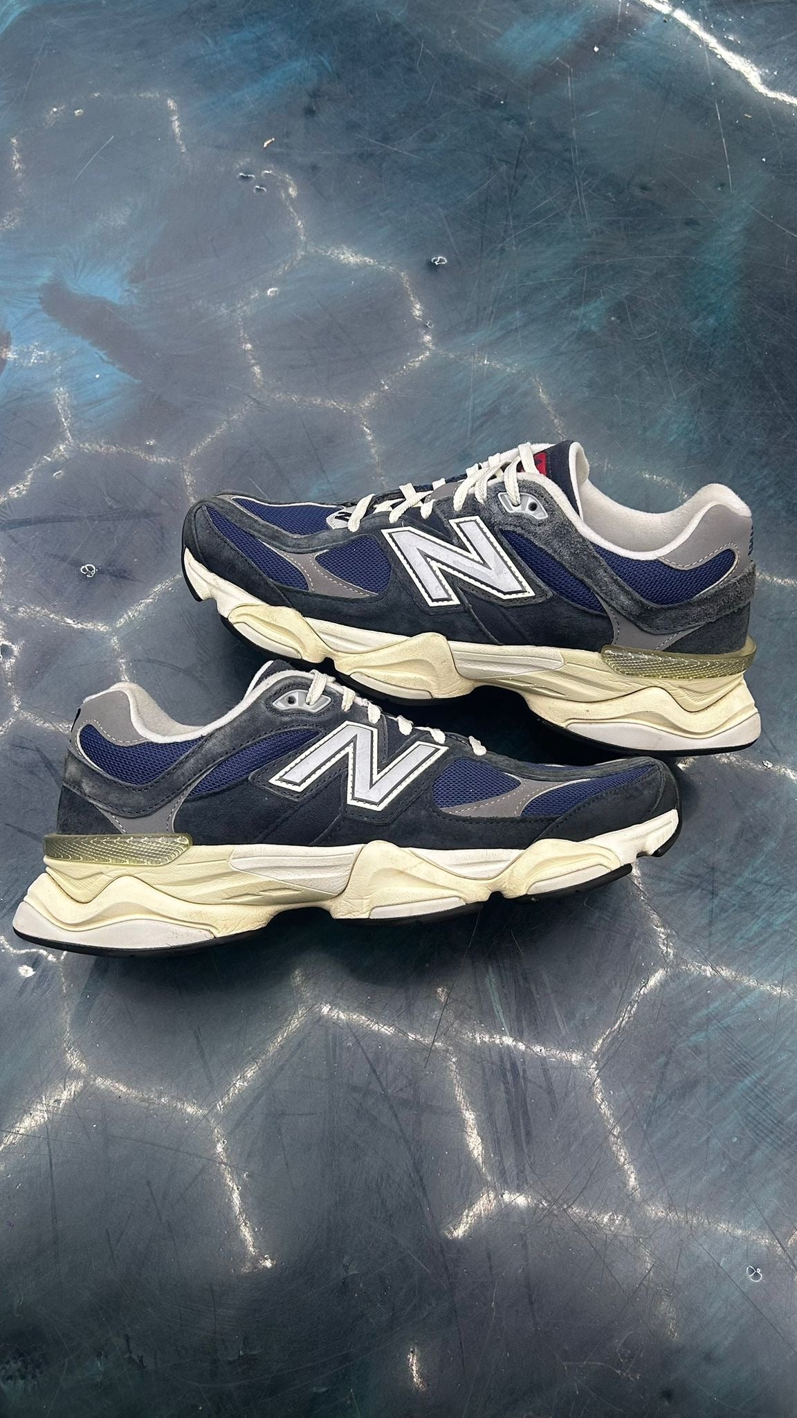 NEW BALANCE 9060 PRE OWNED SIZE 12