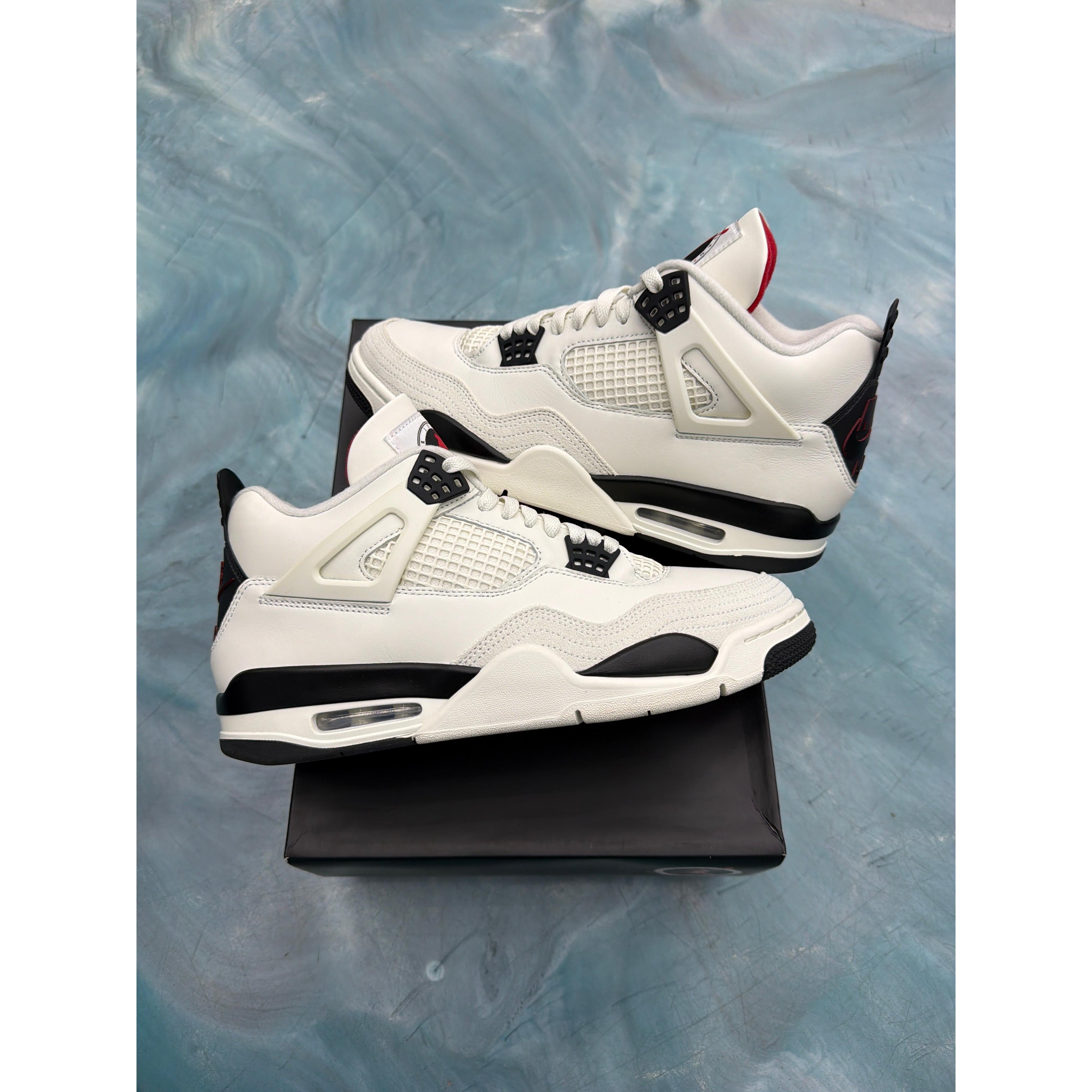 JORDAN 4 RETRO FLIGHT CLUB PRE OWNED SIZE 11