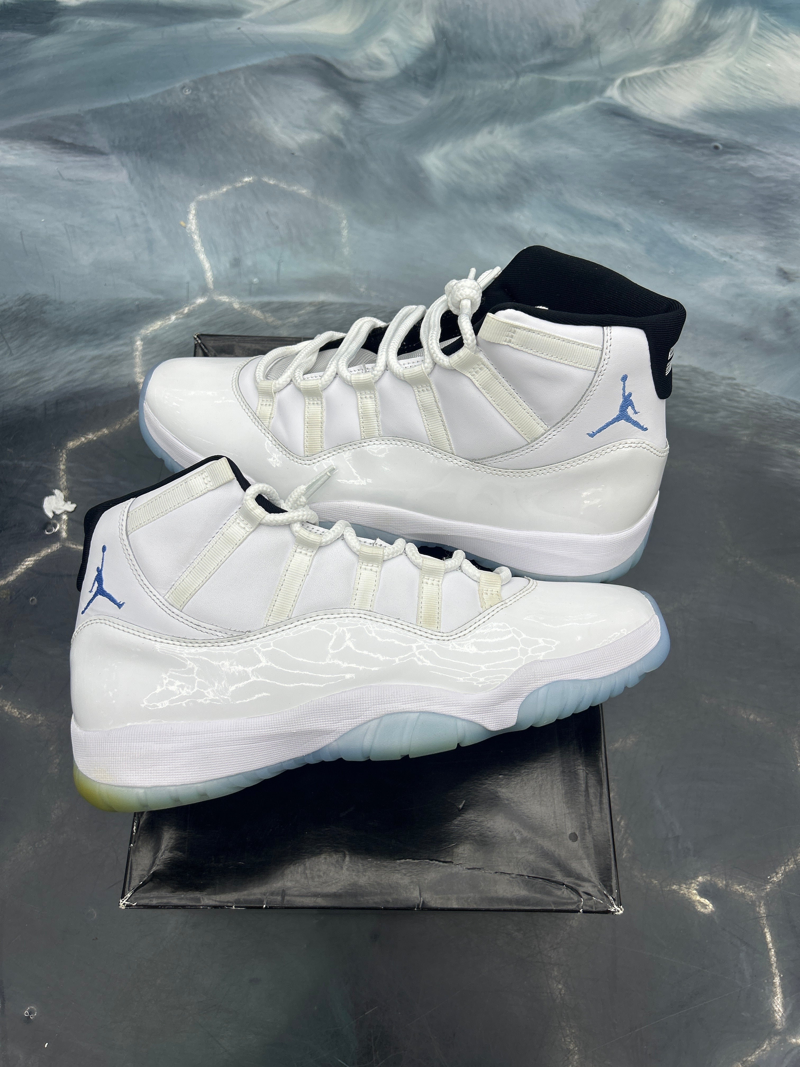 JORDAN 11 RETRO LEGEND BLUE PRE OWNED SIZE 13