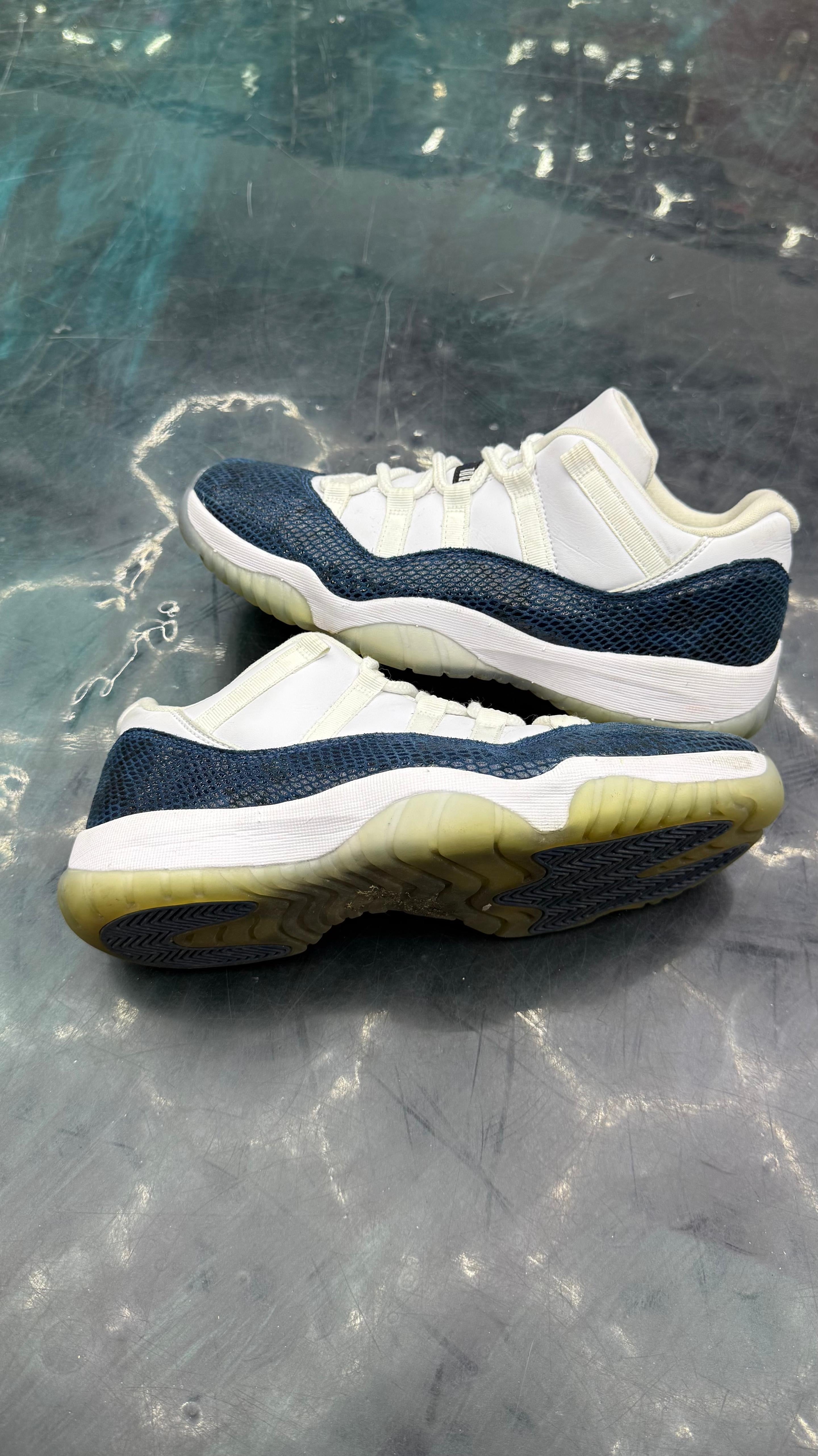 JORDAN 11 RETRO LOW SNAKE NAVY (2019) PRE OWNED SIZE 9.5 NO BOX