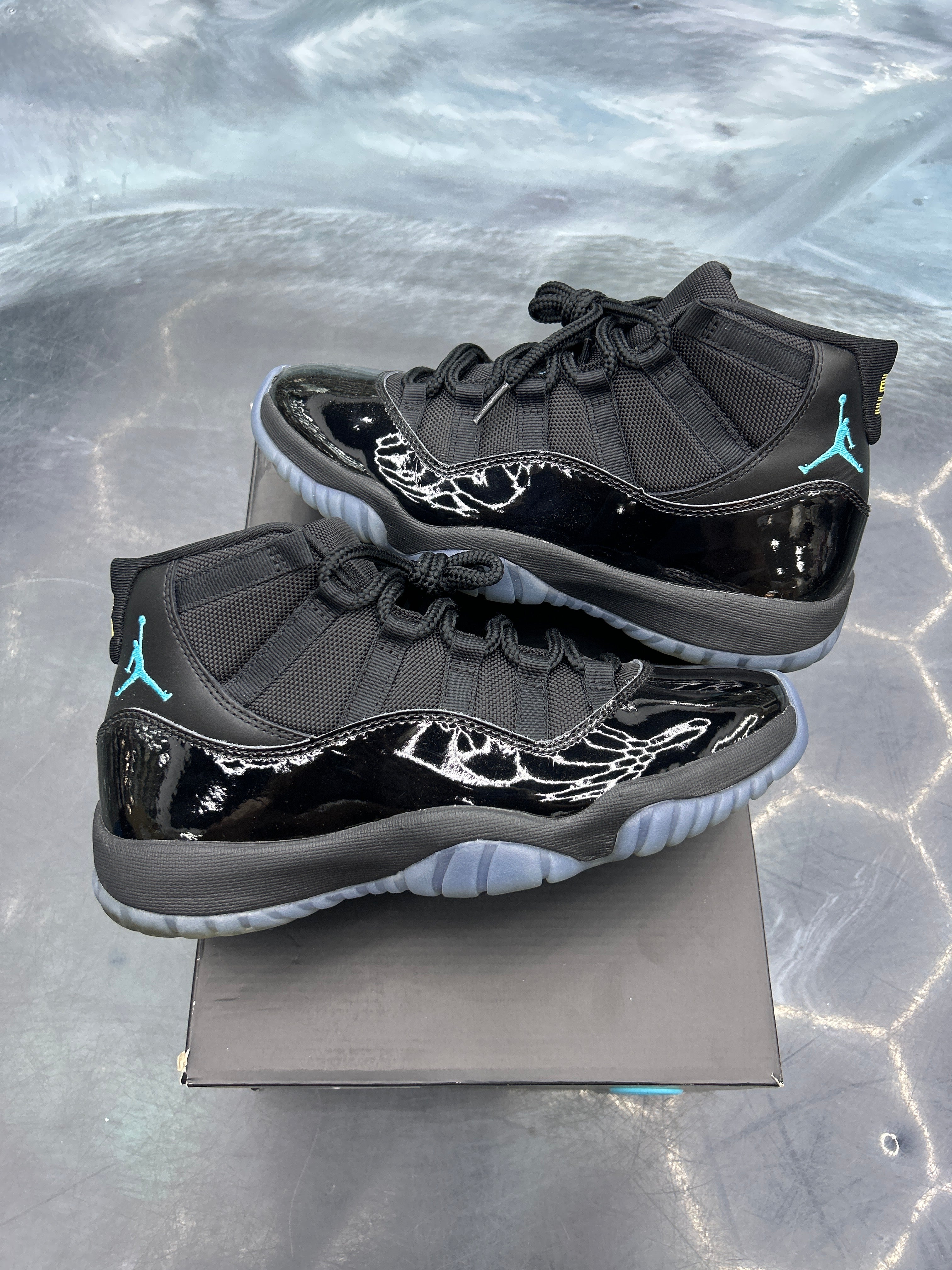 JORDAN 11 RETRO GAMMA BLUE PRE OWNED SIZE 8
