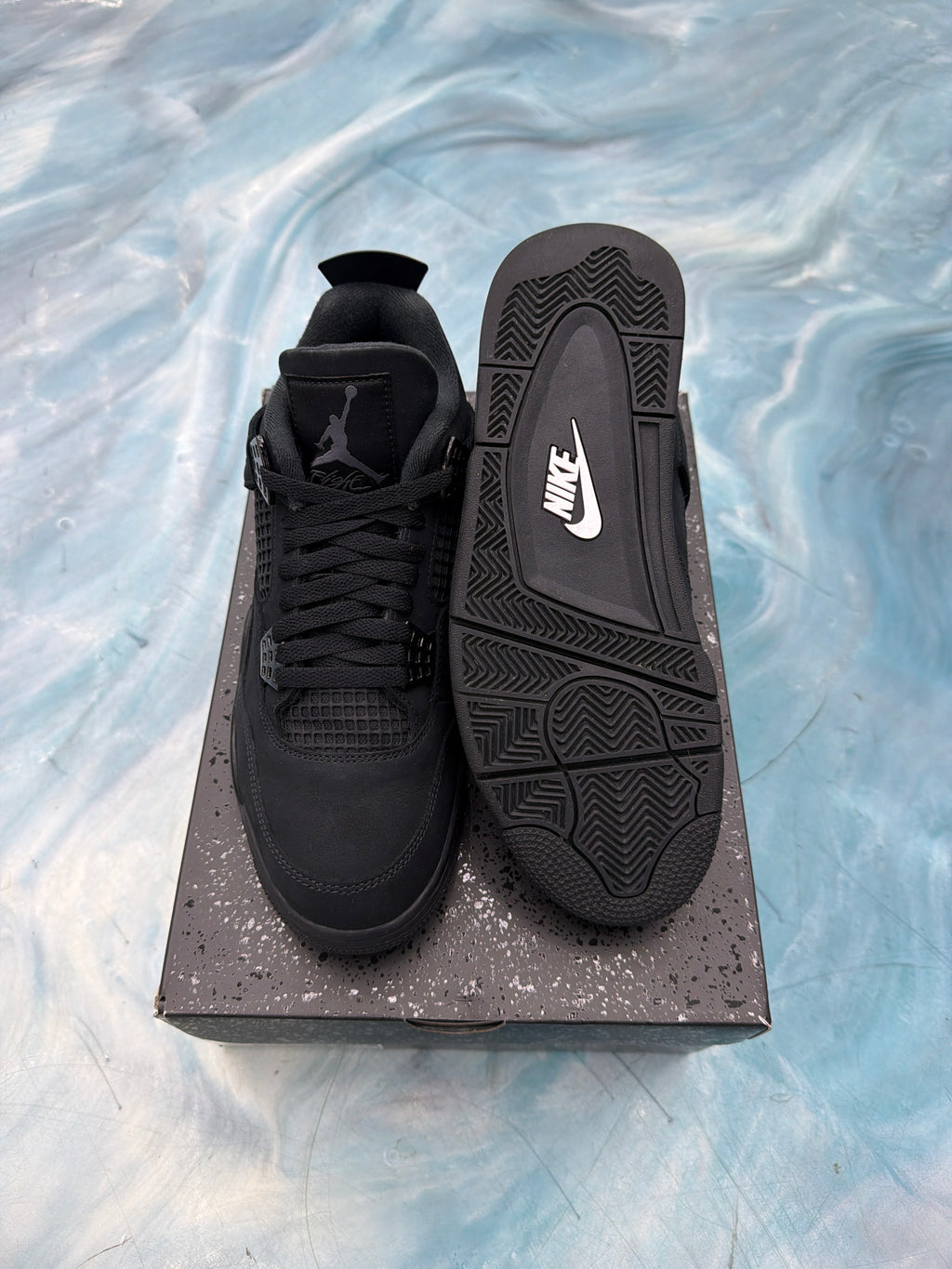 JORDAN 4 RETRO BLACK CAT PRE OWNED SIZE 9.5