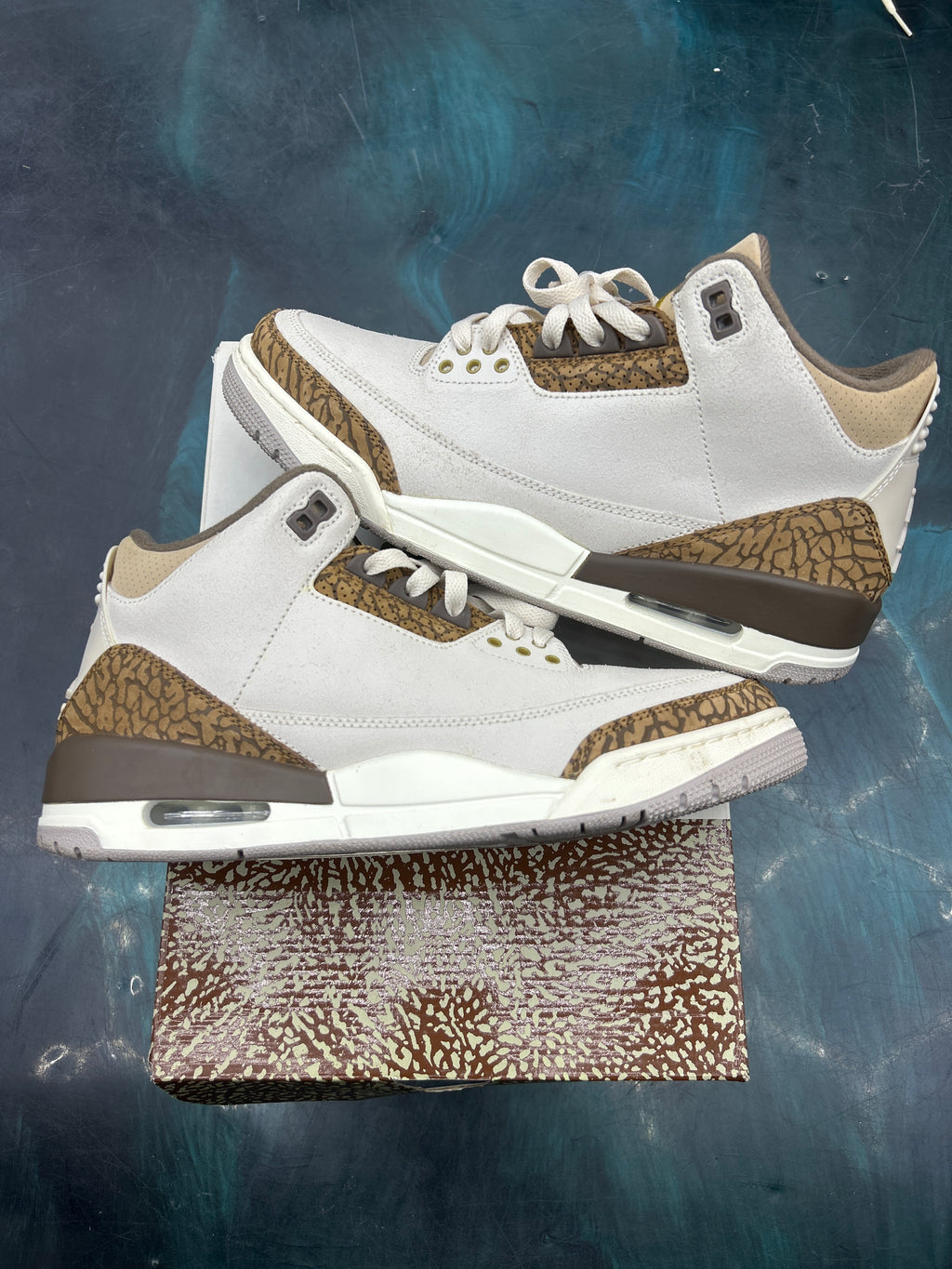 JORDAN 3 RETRO PALOMINO PRE OWNED SIZE 9.5