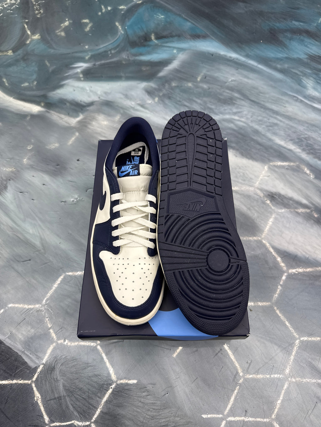 JORDAN 1 LOW OG OBSIDIAN UNC PRE OWNED SIZE 12