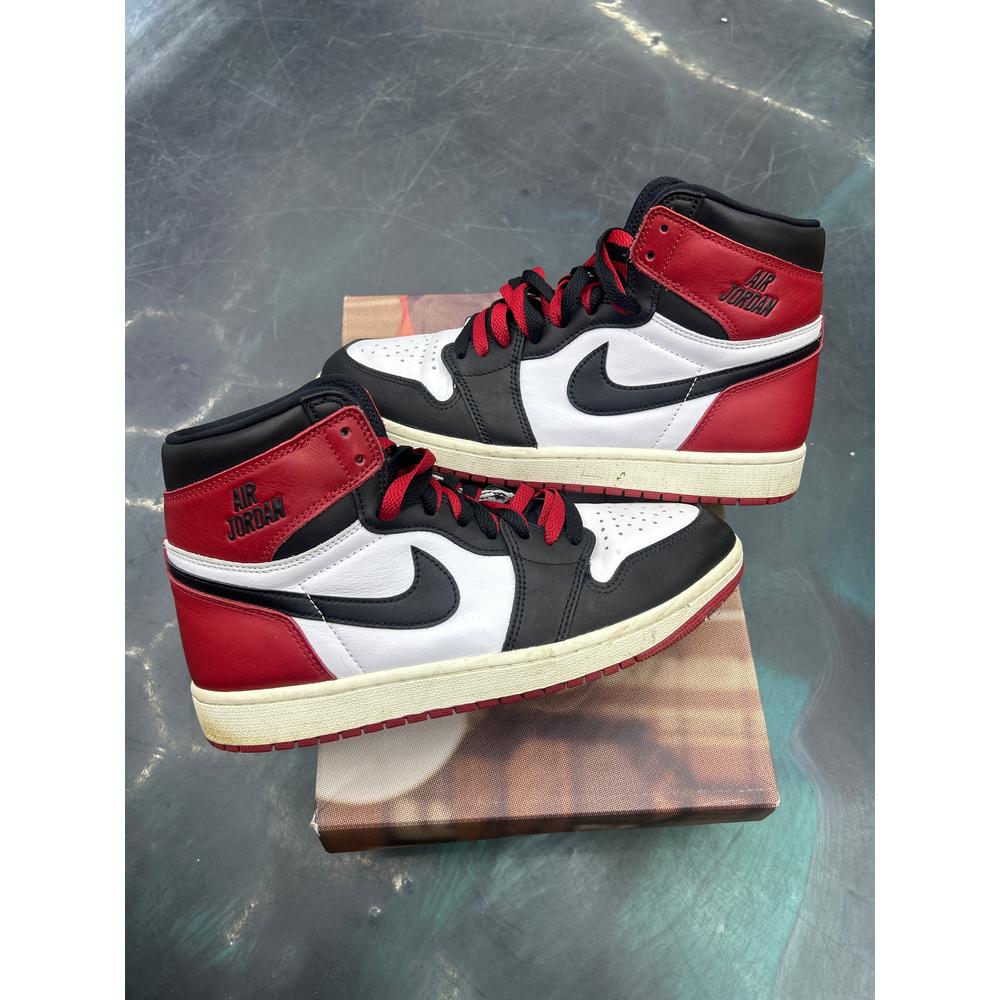 JORDAN 1 RETRO HIGH OG BLACK TOE REIMAGINED PRE OWNED SIZE 9