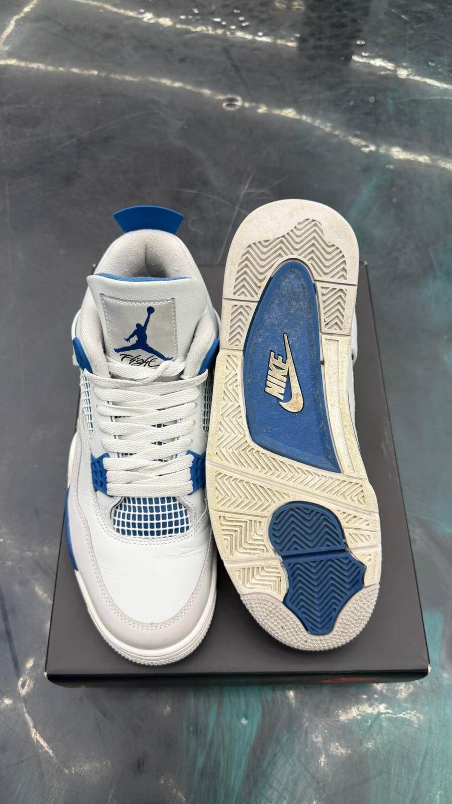 JORDAN 4 RETRO MILITARY BLUE PRE OWNED SIZE 9.5