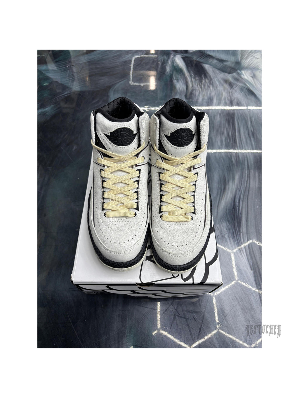 JORDAN 2 RETRO A MA MANIERE AIRNESS PRE OWNED SIZE 8.5