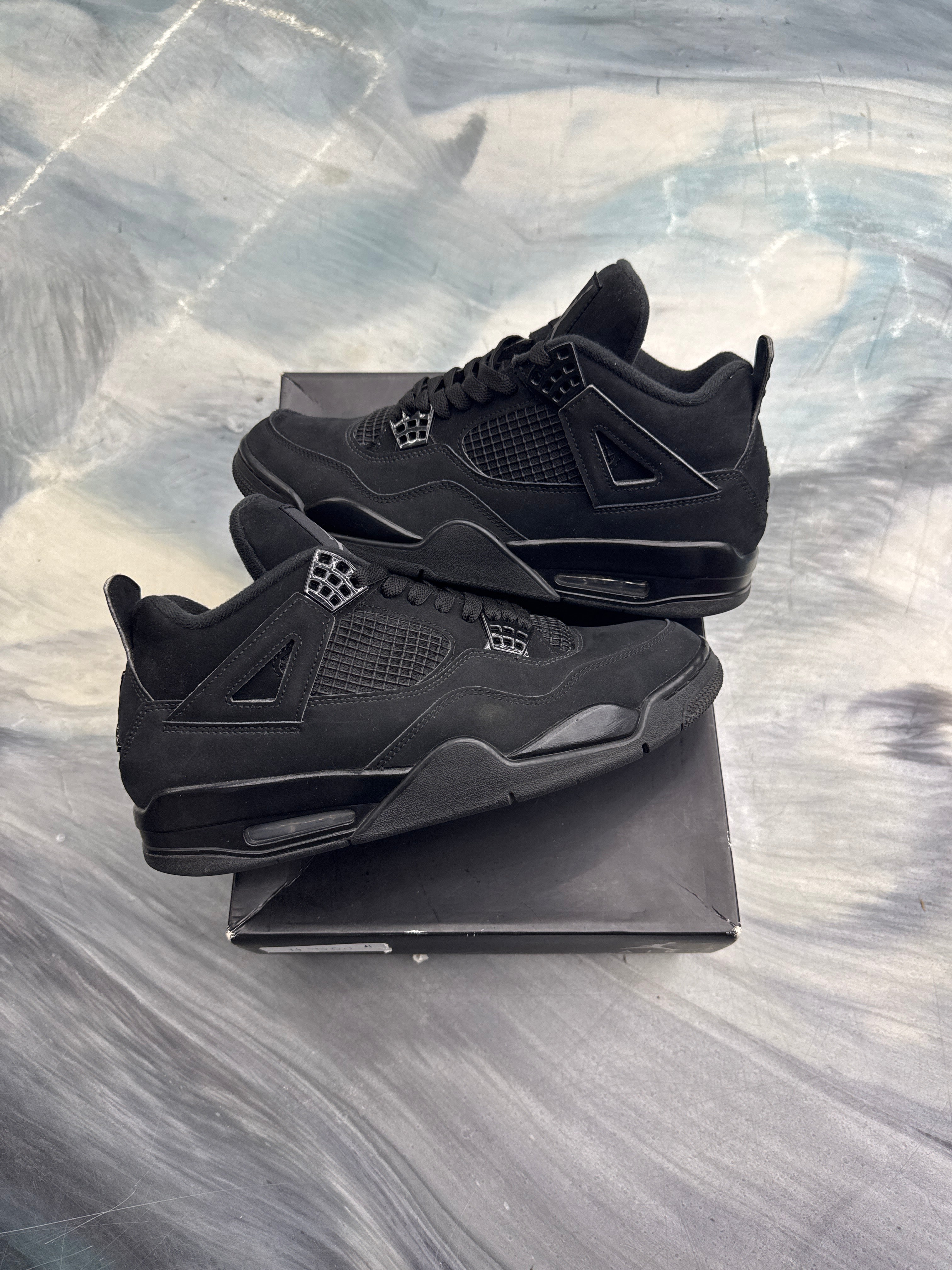 JORDAN 4 RETRO BLACK CAT (2020) PRE OWNED SIZE 10.5
