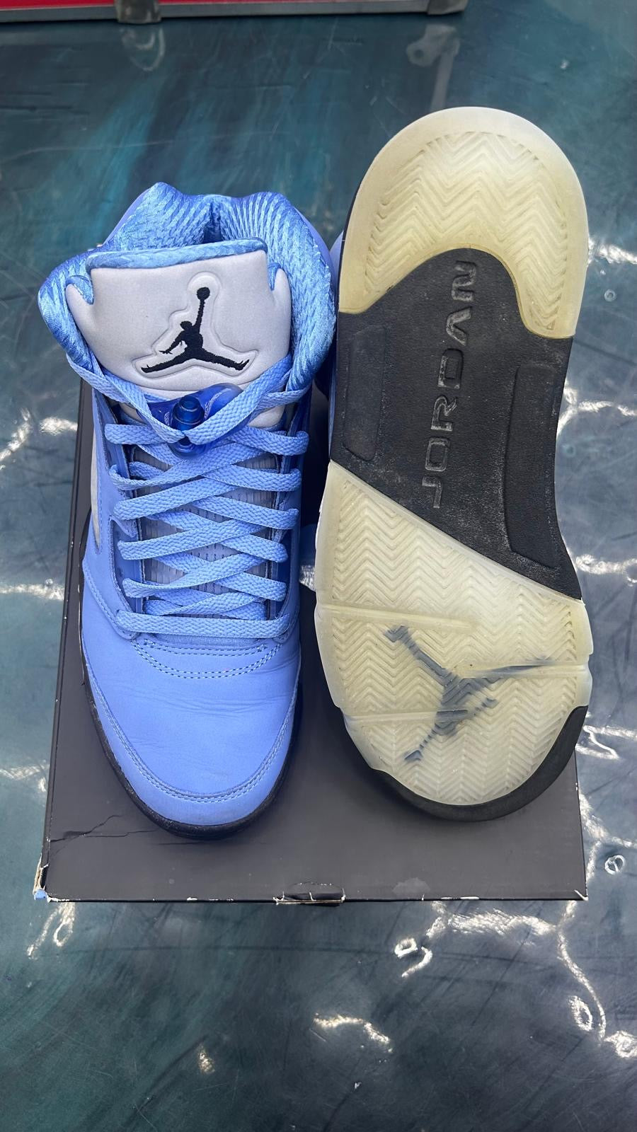 JORDAN 5 RETRO UNC UNIVERSITY BLUE PRE OWNED SIZE 9.5