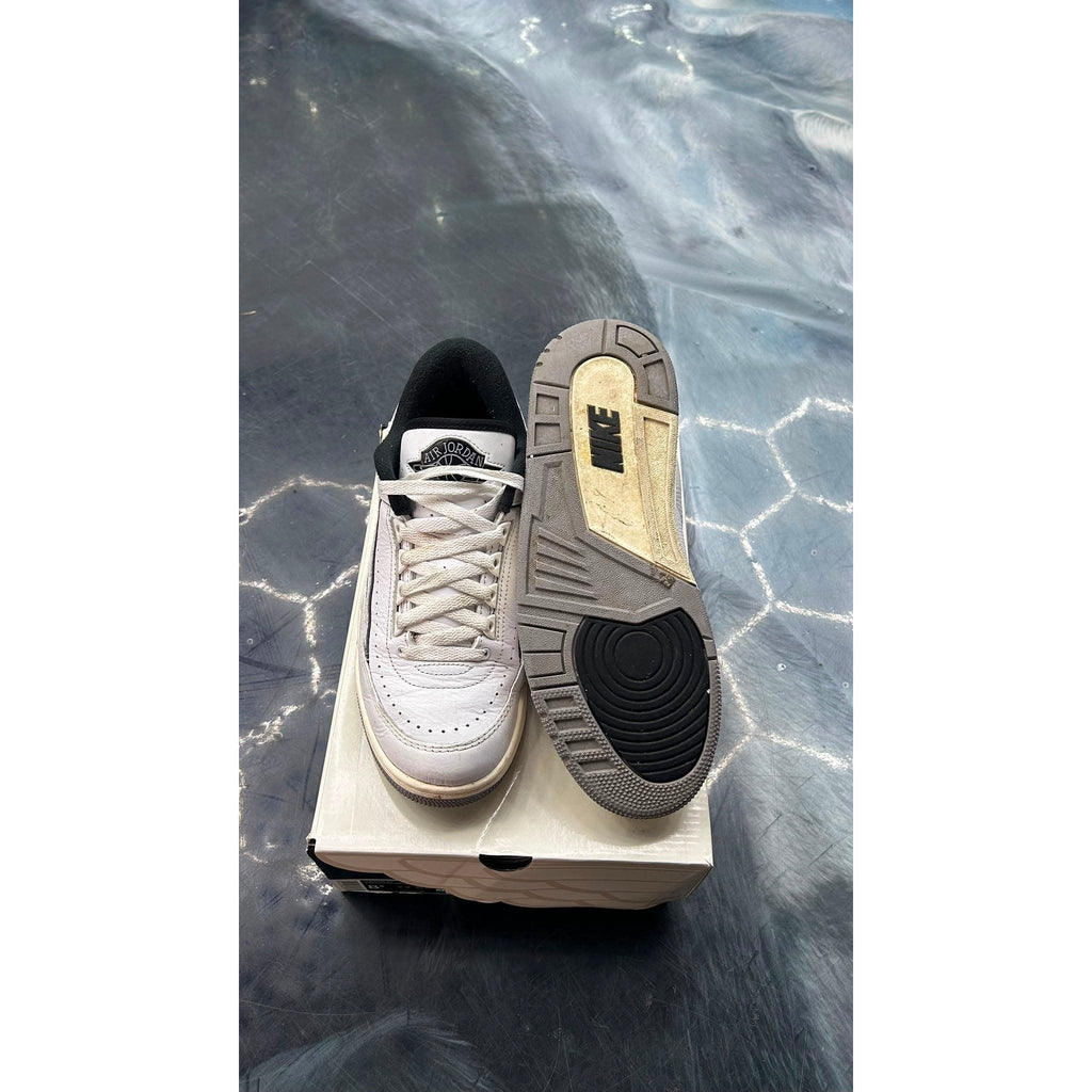 JORDAN 2/3 WHITE BLACK PRE OWNED SIZE 8.5