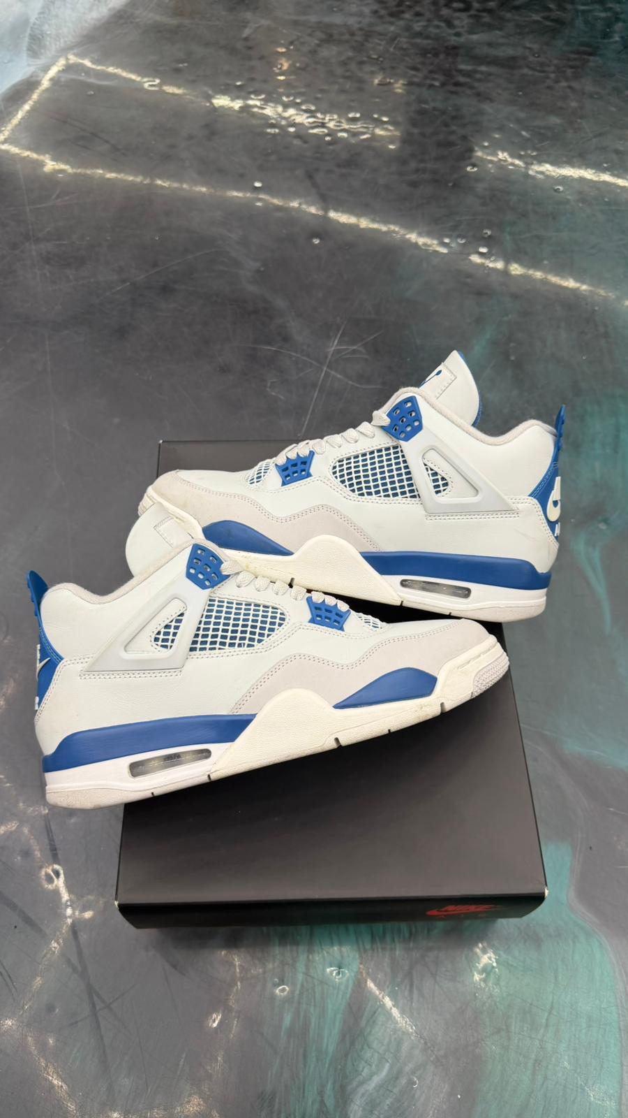 JORDAN 4 RETRO MILITARY BLUE PRE OWNED SIZE 9.5