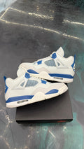 JORDAN 4 RETRO MILITARY BLUE PRE OWNED SIZE 9.5