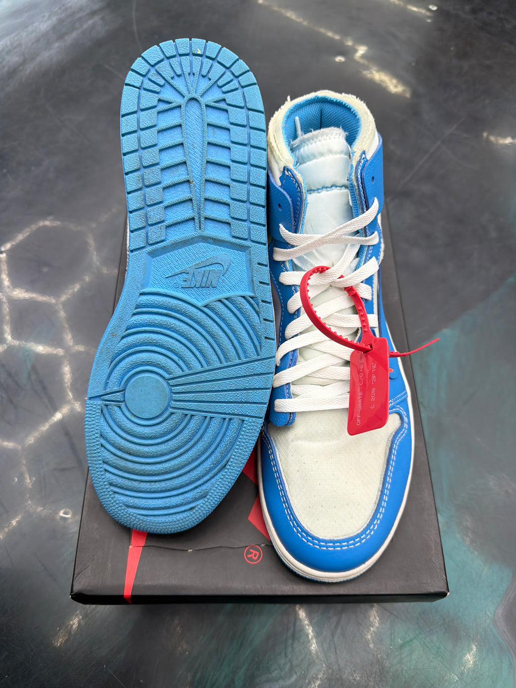 JORDAN 1 RETRO HIGH OFF-WHITE UNIVERSITY BLUE PRE OWNED SIZE 11