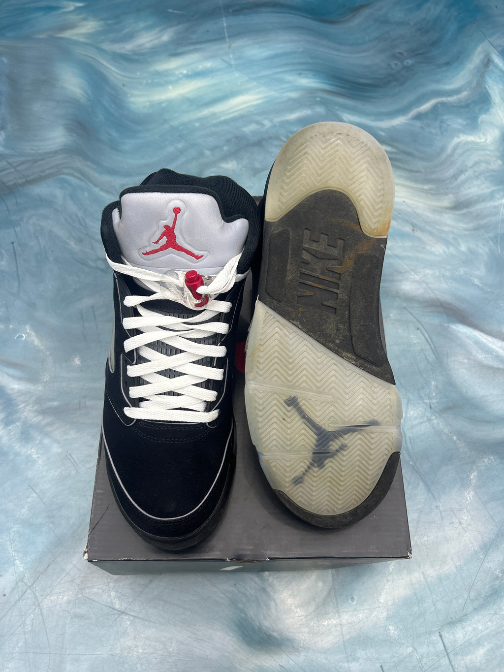 JORDAN 5 RETRO BLACK METALLIC PRE OWNED SIZE 9.5