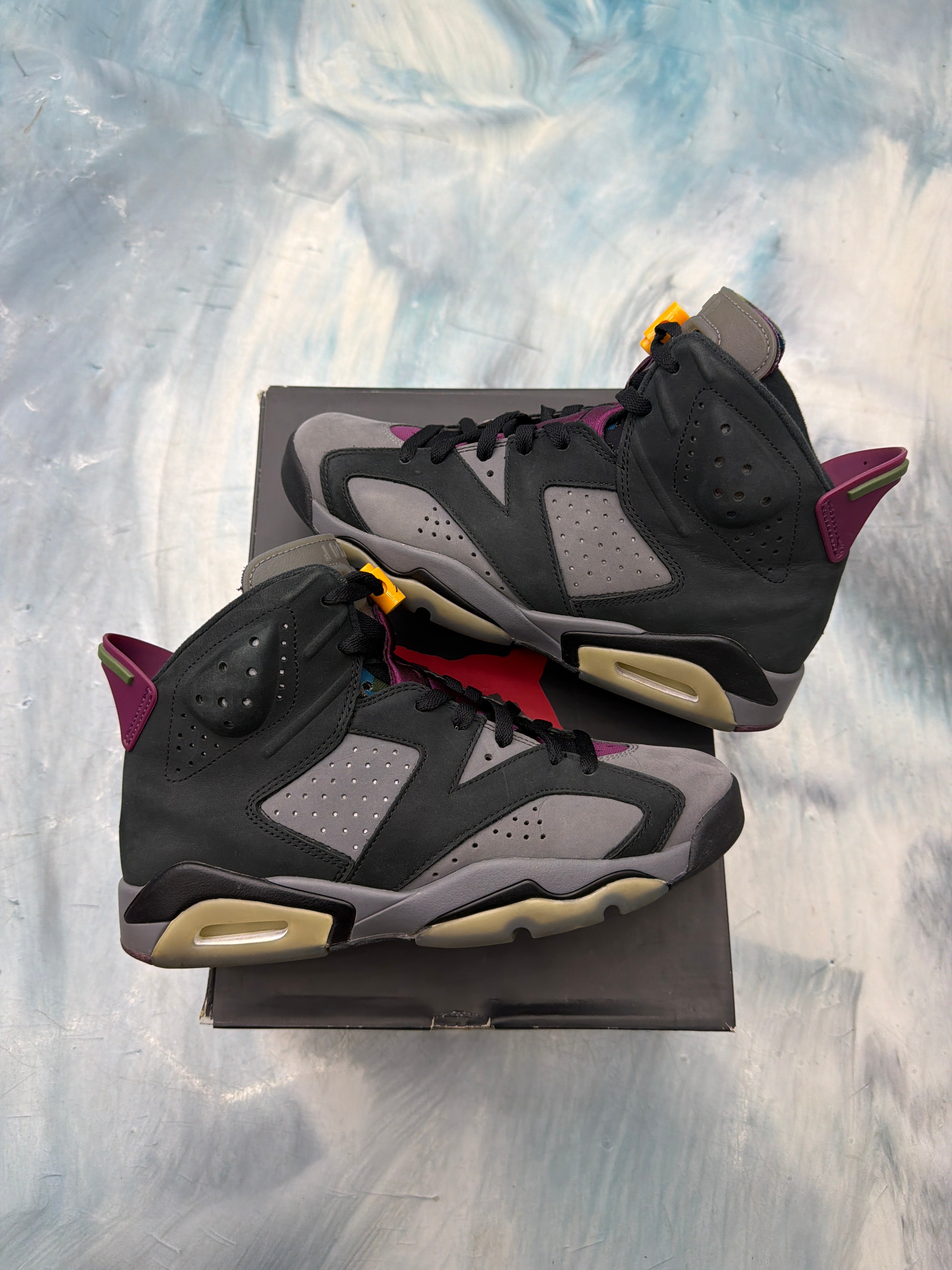 JORDAN 6 RETRO BORDEAUX PRE OWNED SIZE 8.5