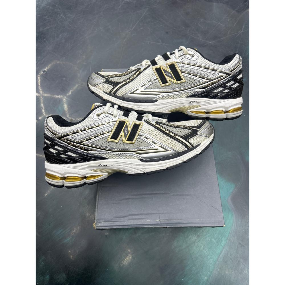 NEW BALANCE 1906R WHITE METALLIC GOLD PREOWNED SIZE 9.5