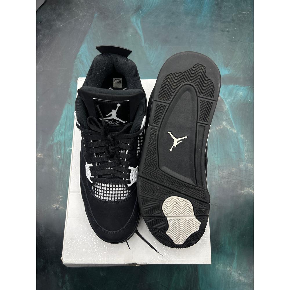 JORDAN 4 RETRO WHITE THUNDER PRE OWNED SIZE 13