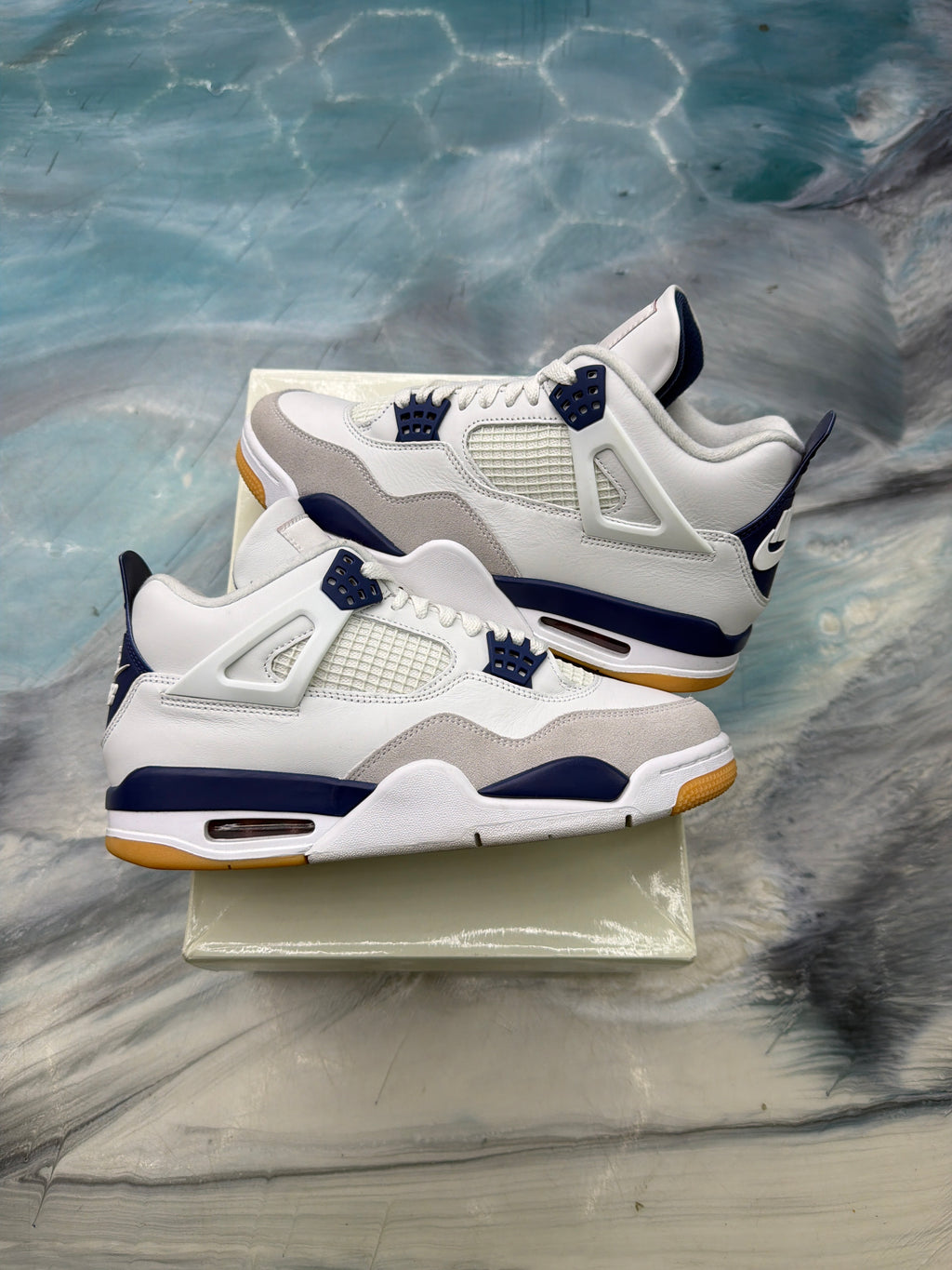 JORDAN 4 RETRO SB NAVY PRE OWNED SIZE 9