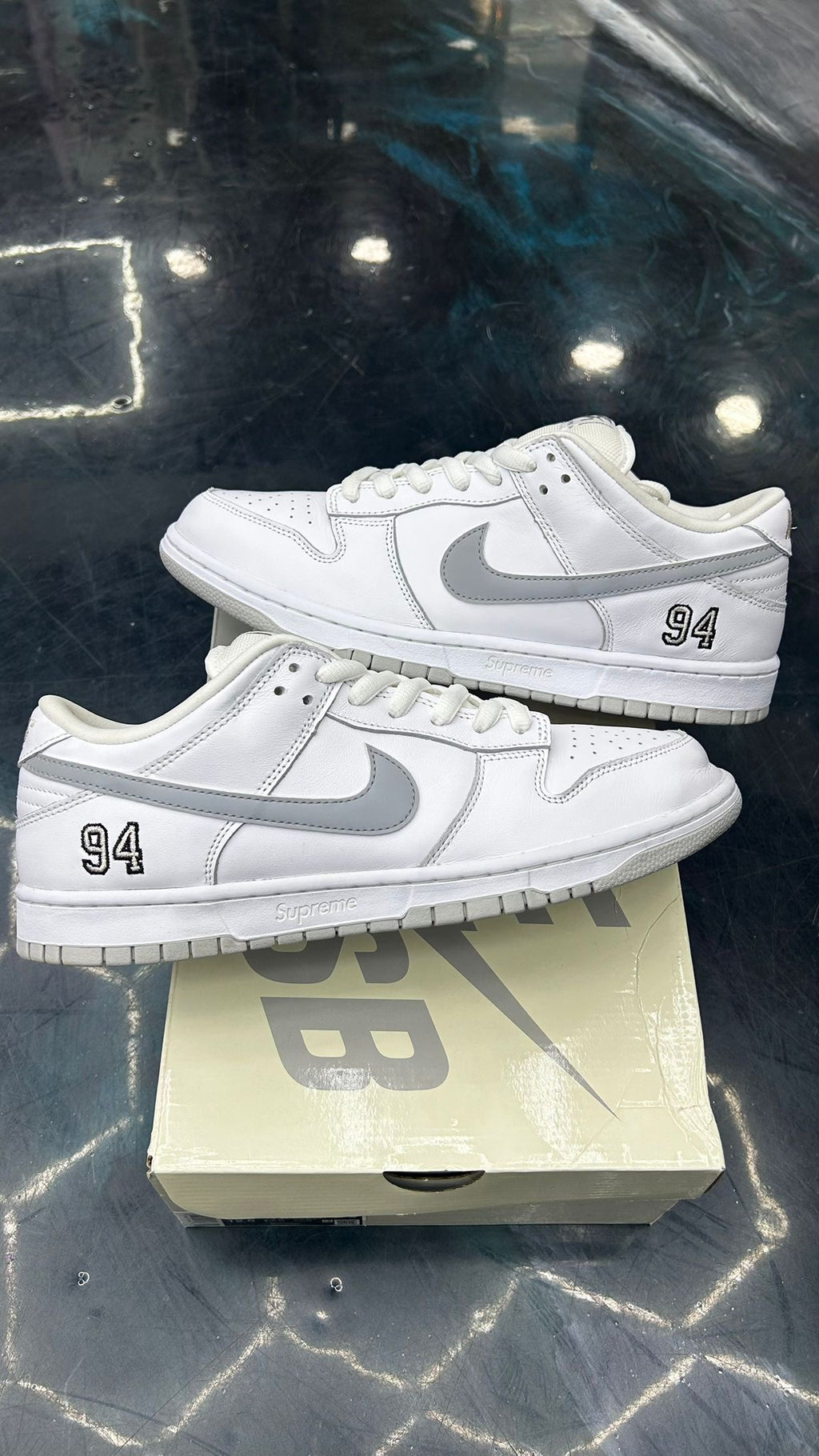 NIKE SB DUNK Low SUPREME 94 SUPREME WHITE METALLIC SILVER PRE OWNED SIZE 11