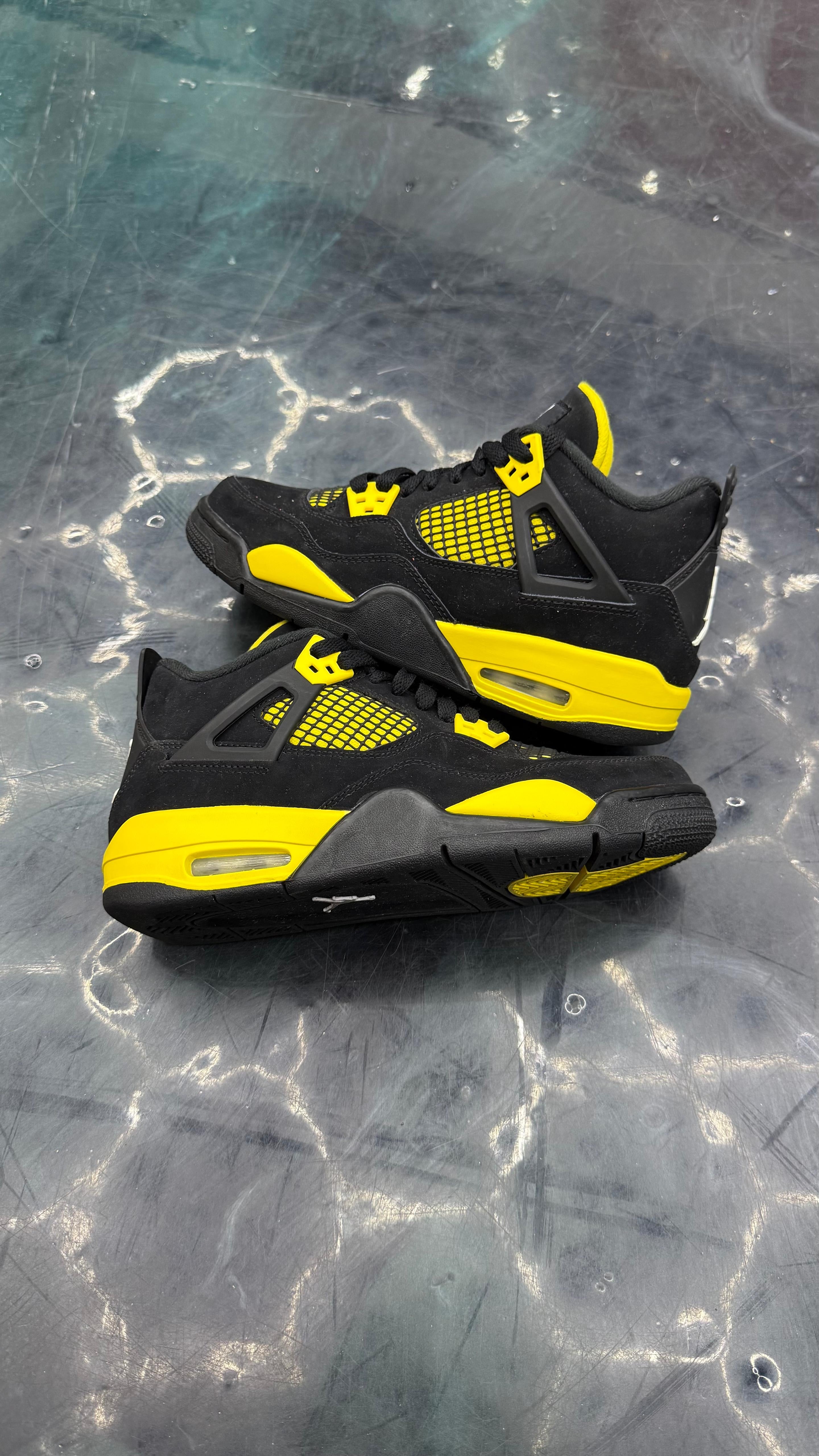 JORDAN 4 RETRO YELLOW THUNDER PRE OWNED SIZE 6Y