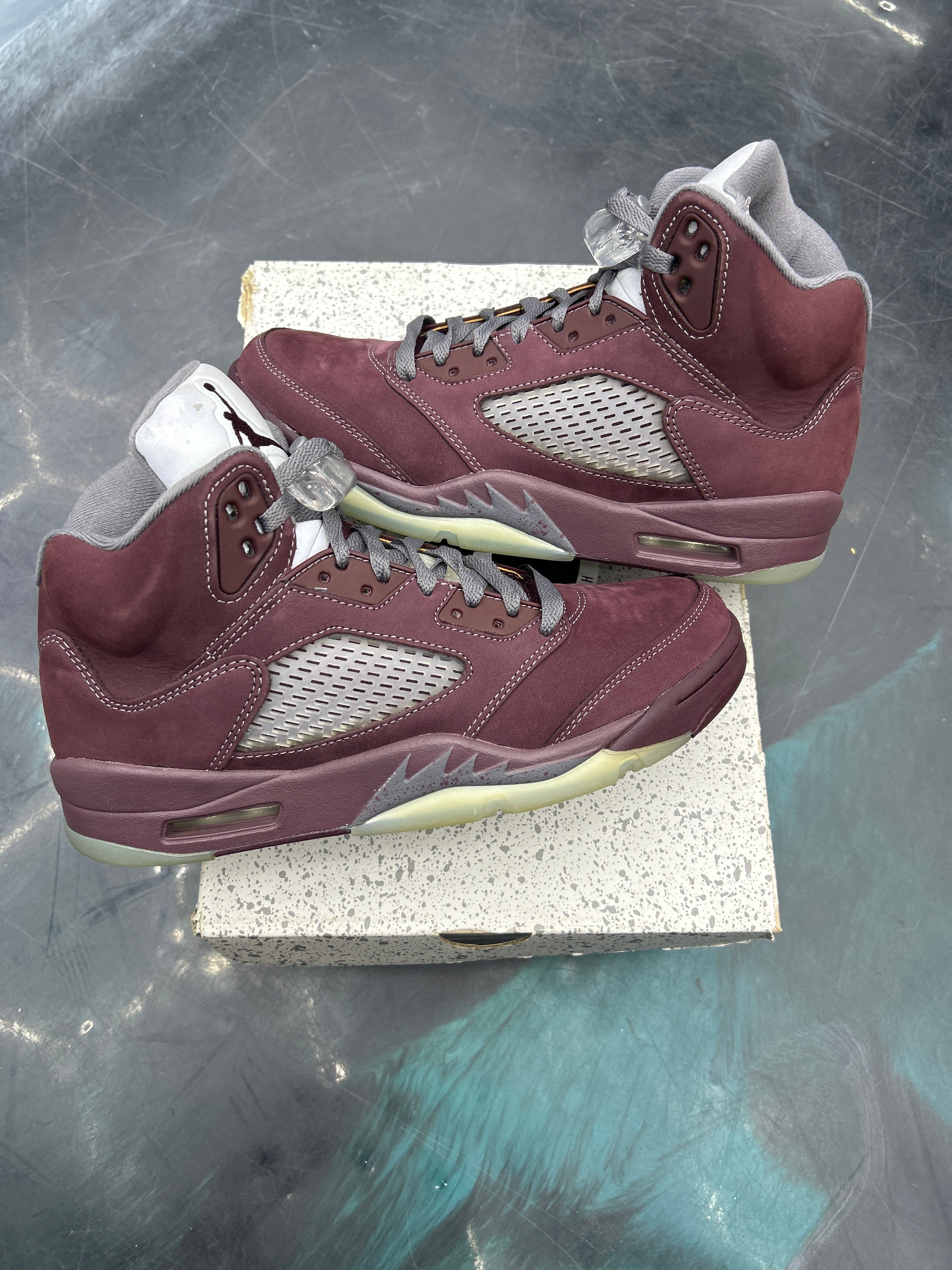 JORDAN 5 RETRO BURGUNDY (2023) PRE OWNED SIZE 9