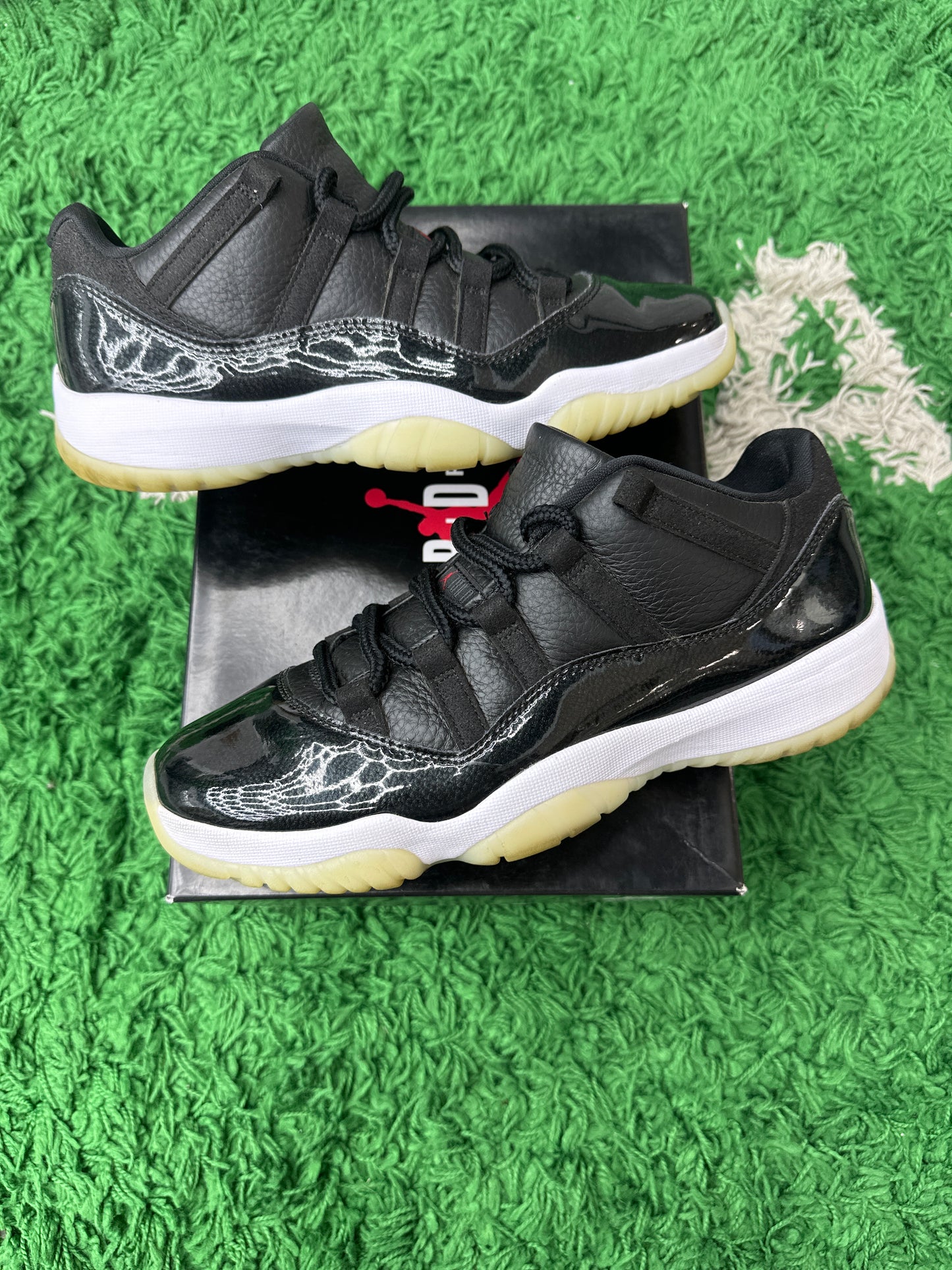 JORDAN 11 RETRO LOW 72-10 PRE-OWNED SIZE 9