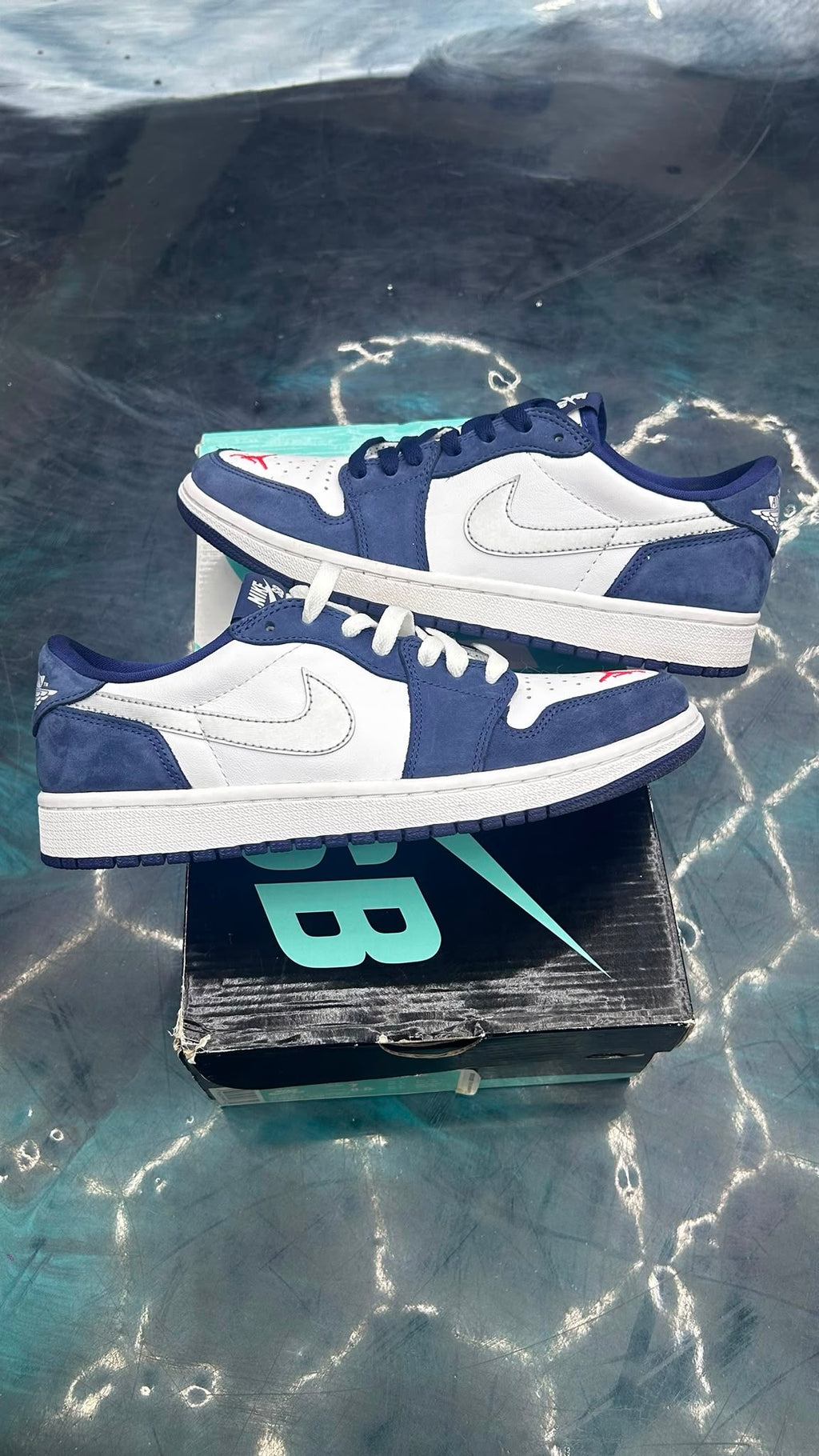 JORDAN 1 LOW SB MIDNIGHT NAVY PRE OWNED SIZE 7