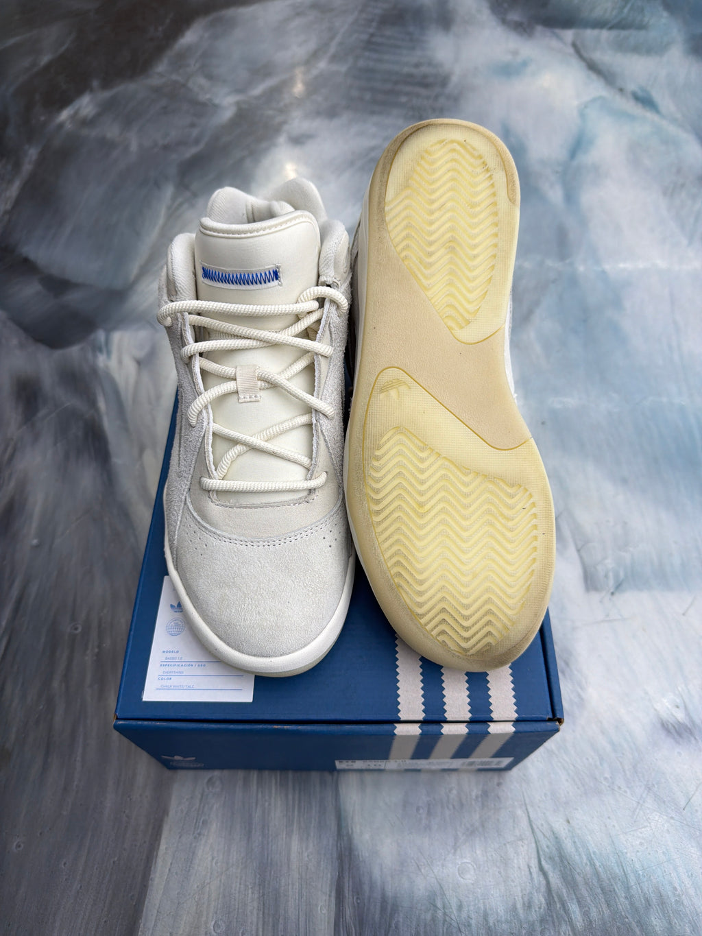 ADIDAS BADBO 1.0 BAD BUNNY RESILIENCE PRE OWNED SIZE 9