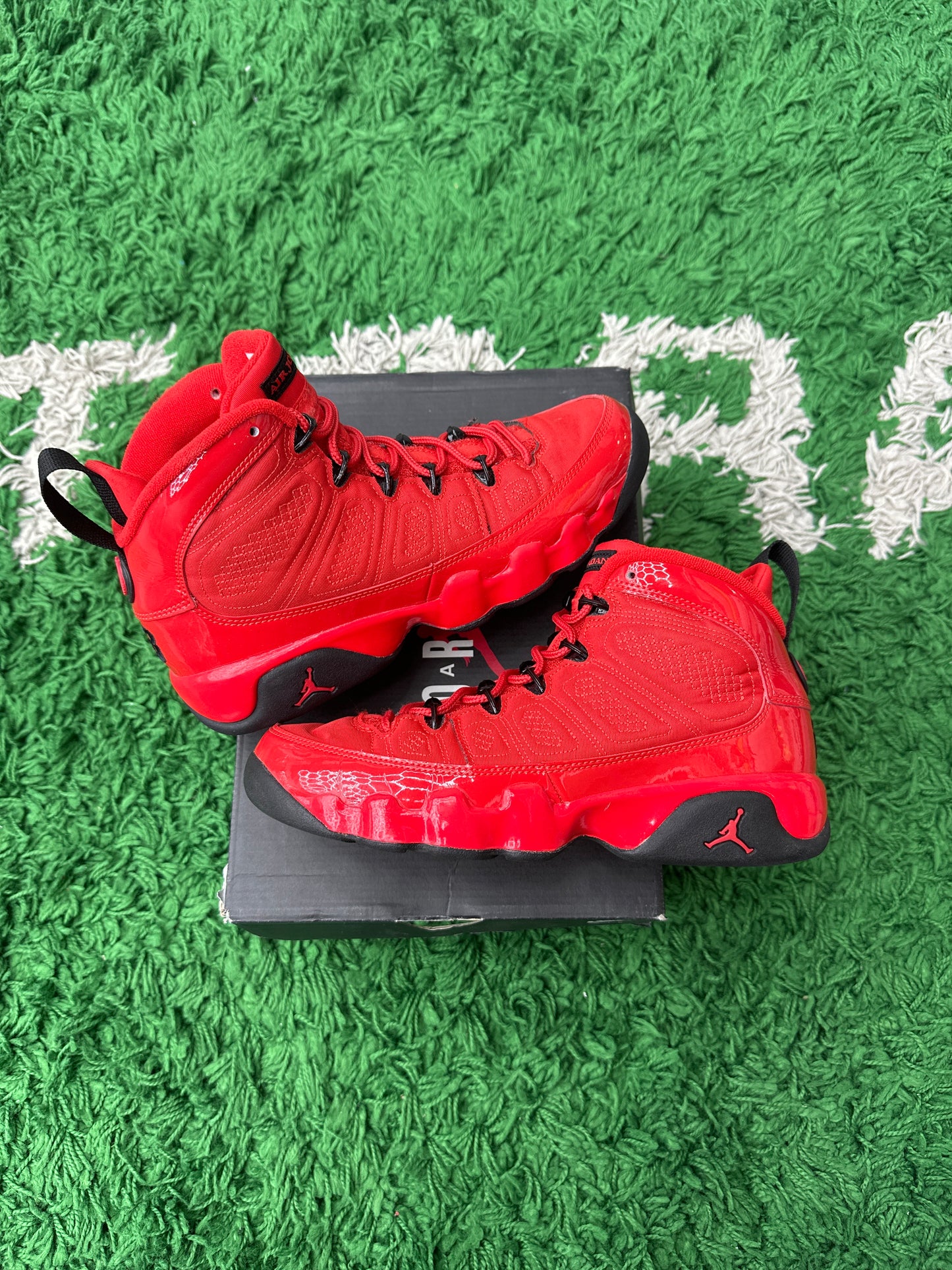 JORDAN 9 RETRO CHILE RED PRE-OWNED SIZE 5.5