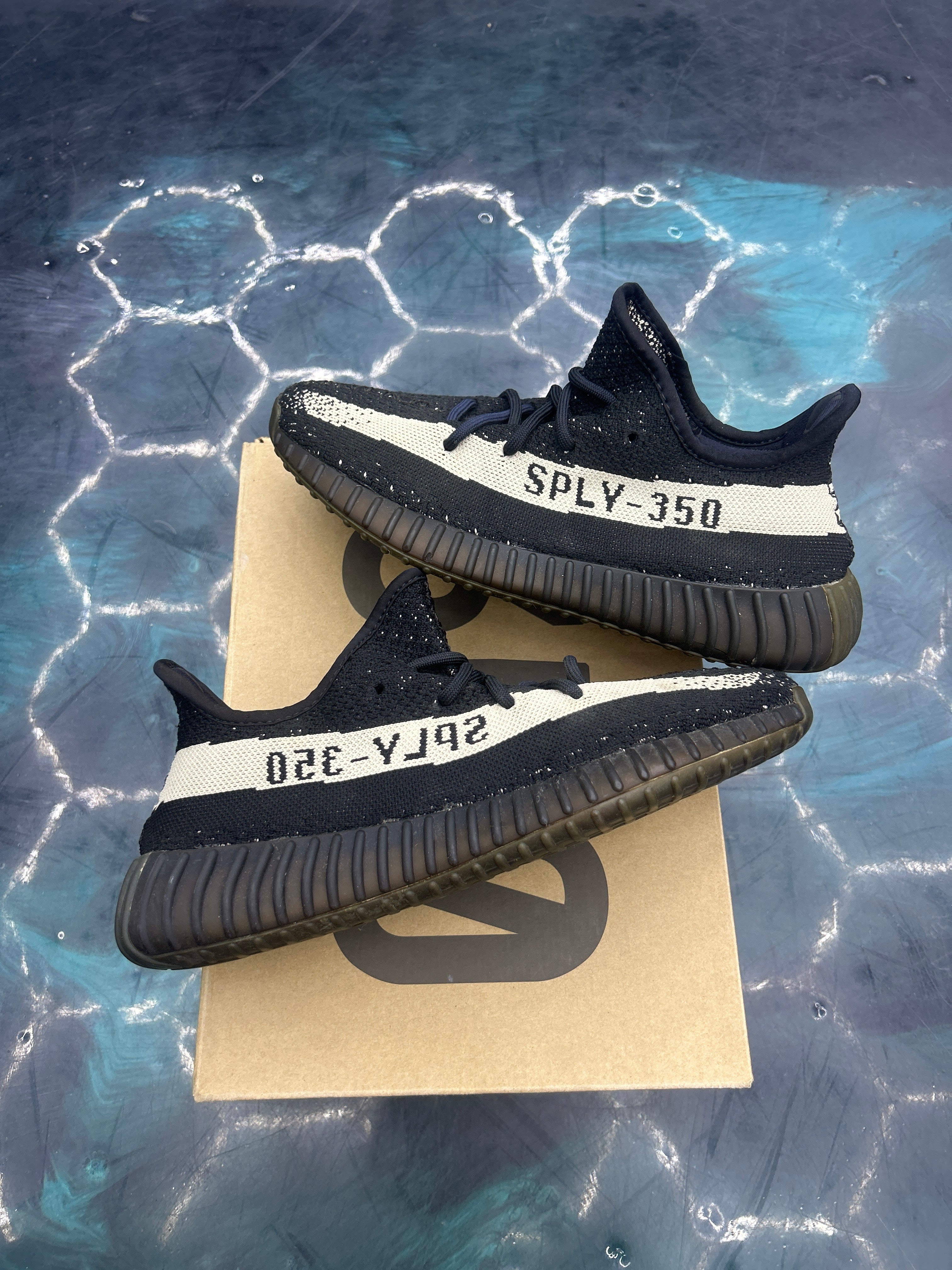 ADIDAS YEEZY BOOST 350 V2 CORE BLACK WHITE PRE OWNED SIZE 8