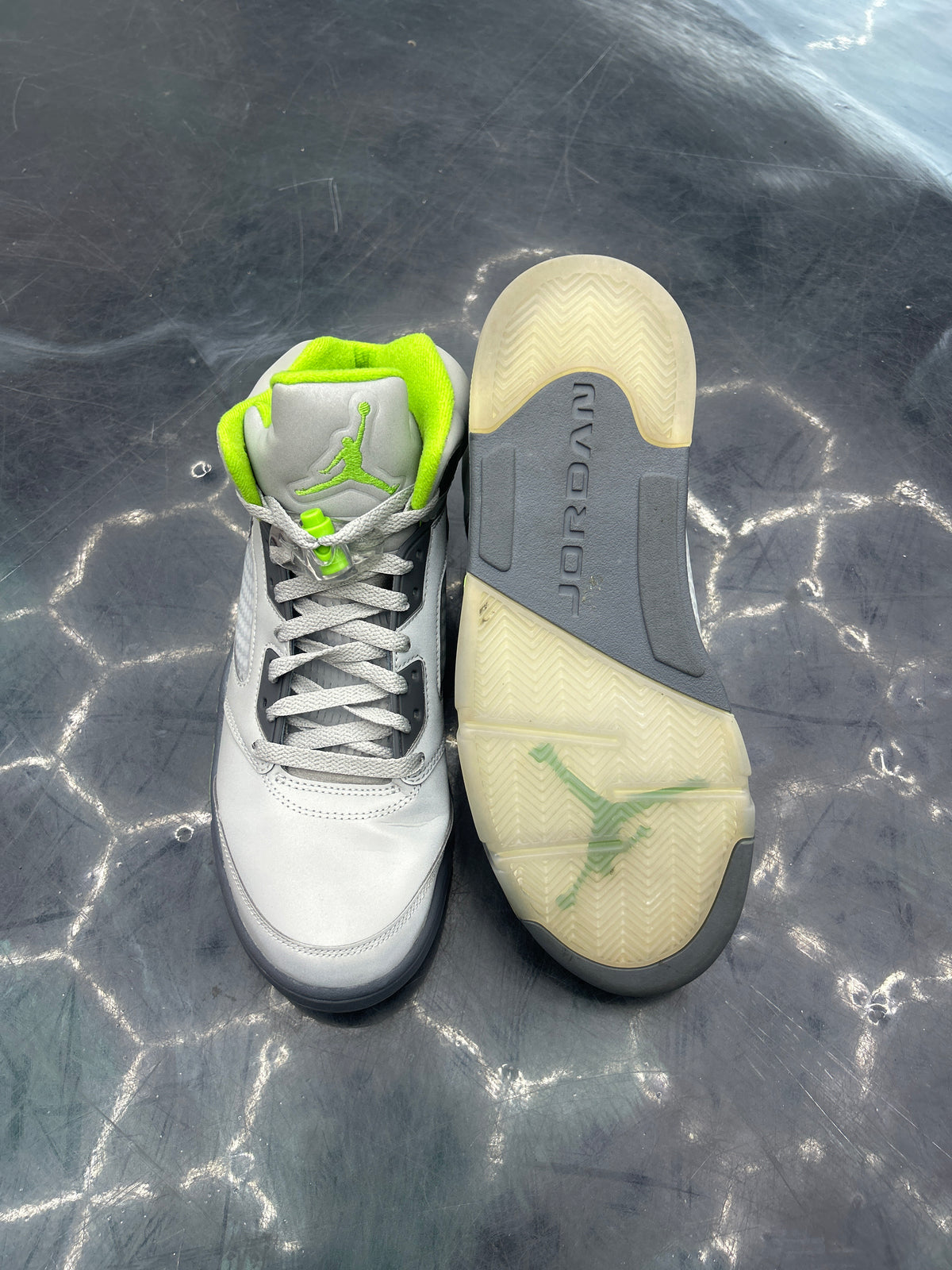 JORDAN 5 RETRO GREEN BEAN PRE OWNED SIZE 9.5