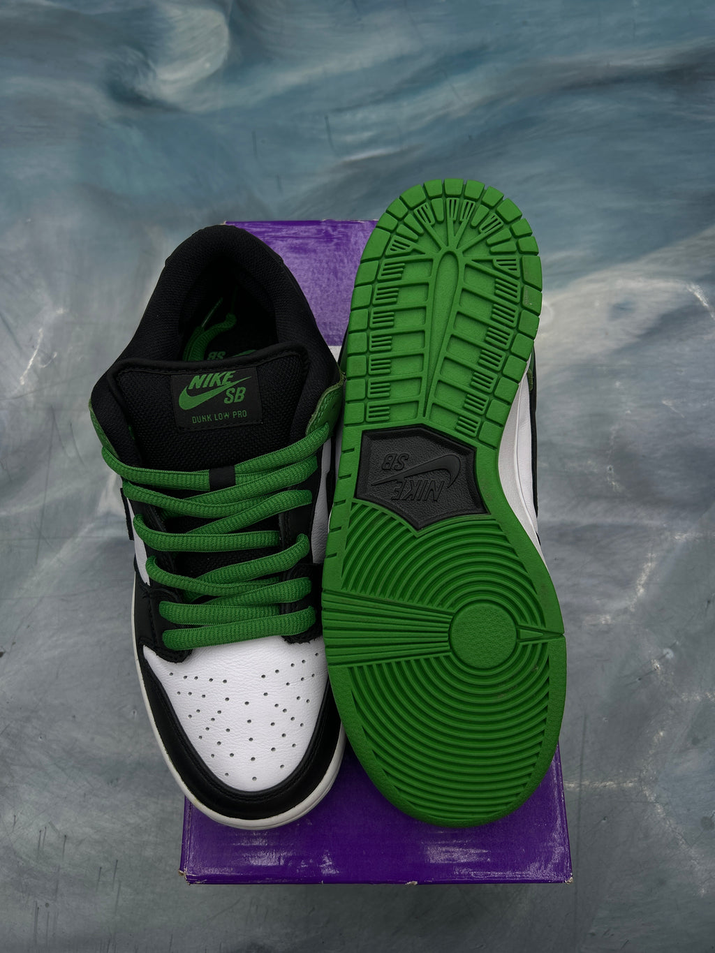 NIKE SB DUNK LOW CLASSIC GREEN SIZE 7.5 BRAND NEW