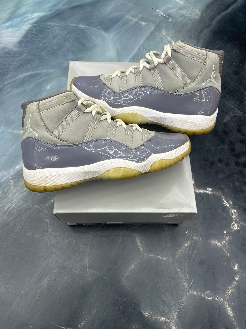 JORDAN 11 RETRO COOL GREY PRE OWNED SIZE 9.5