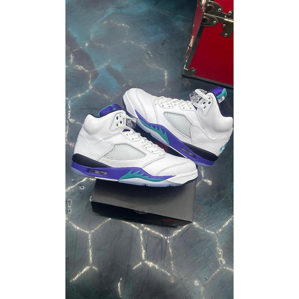 JORDAN 5 RETRO GRAPE PRE OWNED SIZE 8