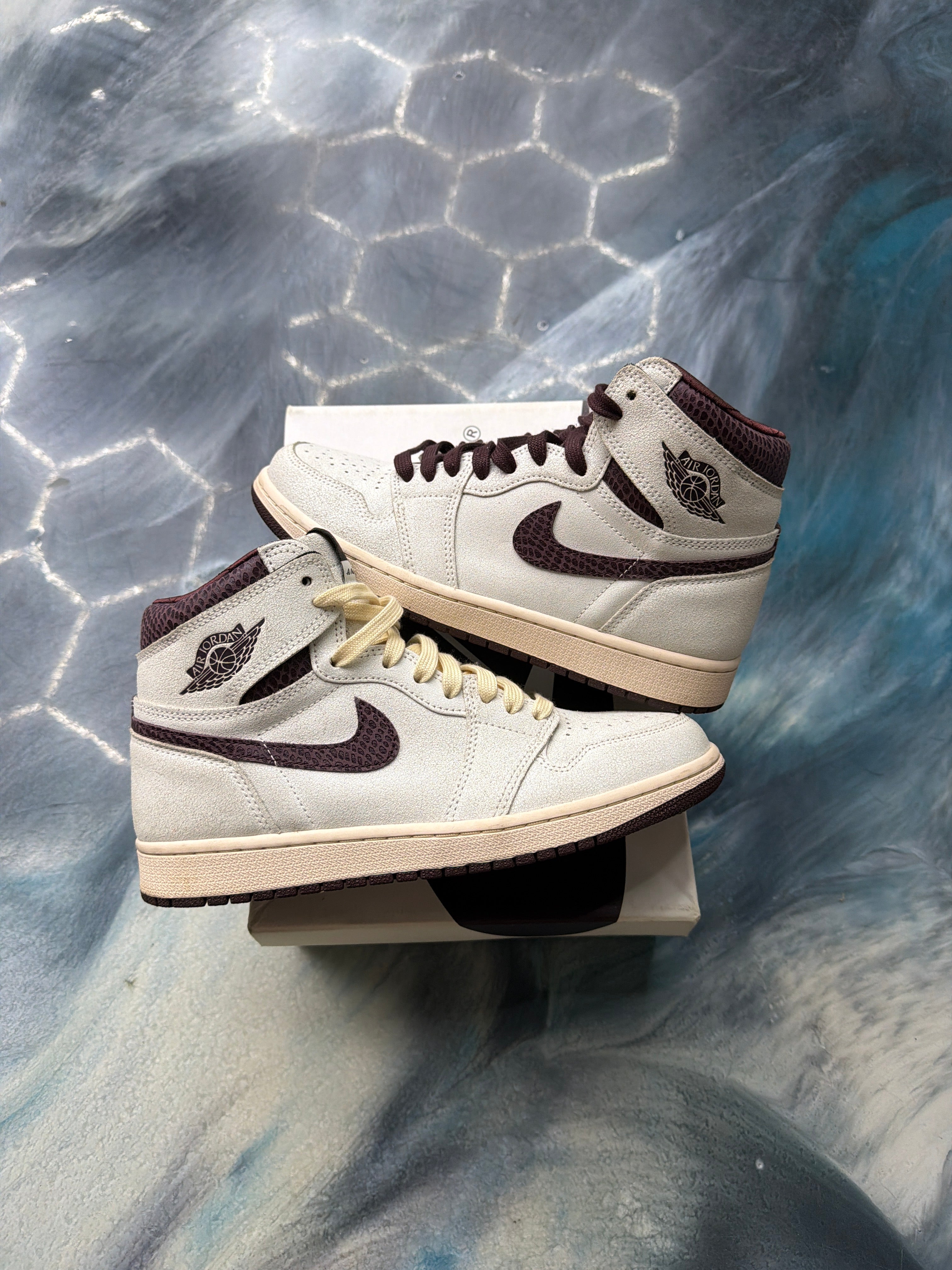 JORDAN 1 RETRO HIGH OG A MA MANIERE PRE OWNED SIZE 8.5
