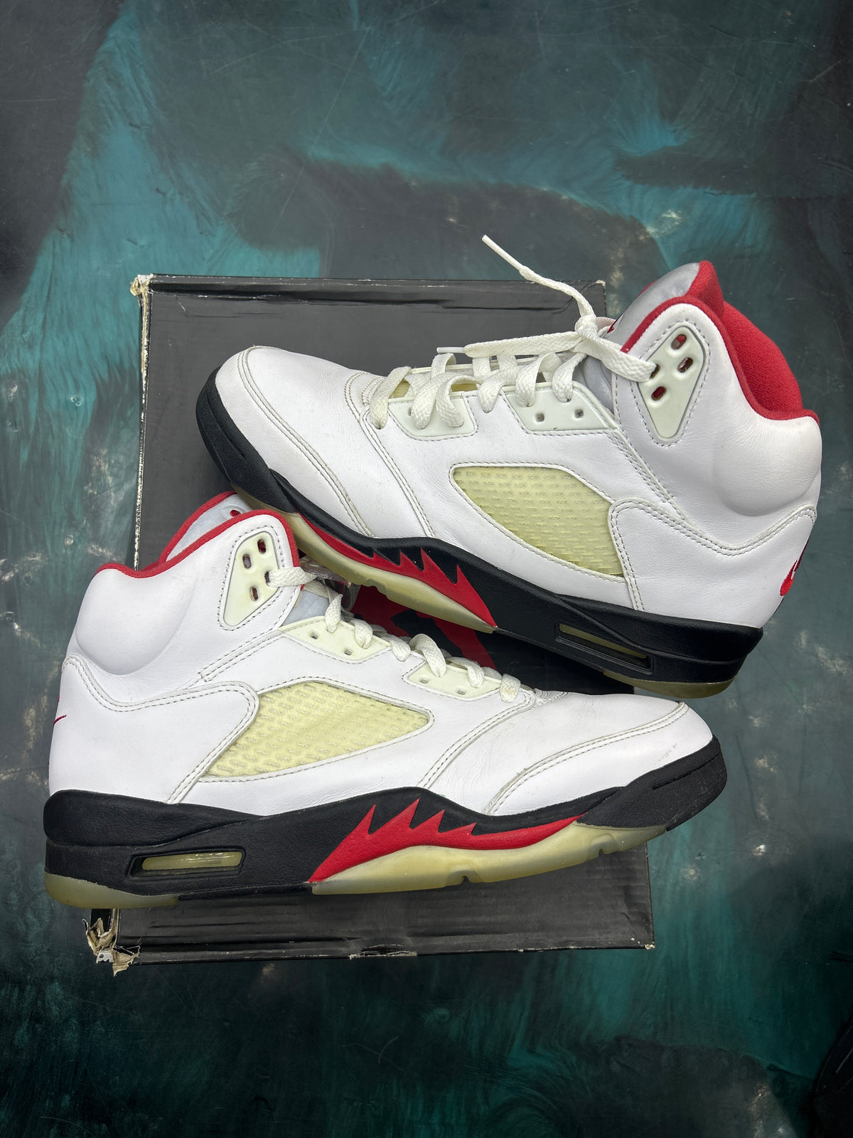 JORDAN 5 RETRO FIRE RED SILVER TONGUE PRE OWNED SIZE 9.5