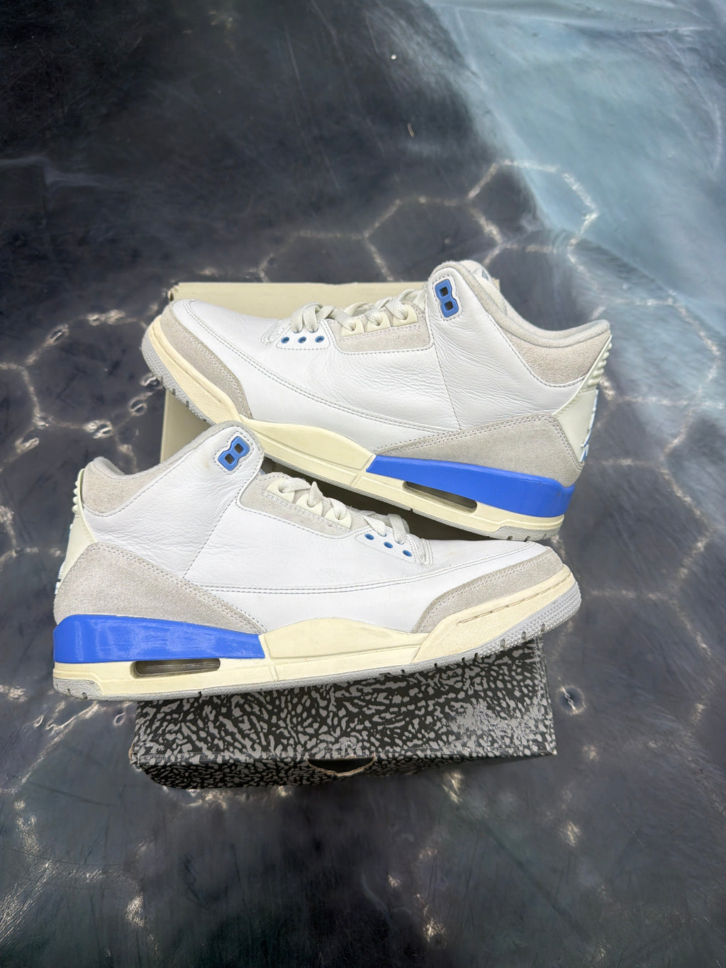 JORDAN 3 RETRO LUCKY SHORTS PRE OWNED SIZE 10.5