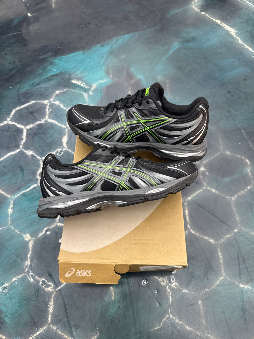 ASICS-GEL SEKIRAN BLACK SILVER GREEN PRE OWNED SIZE 8