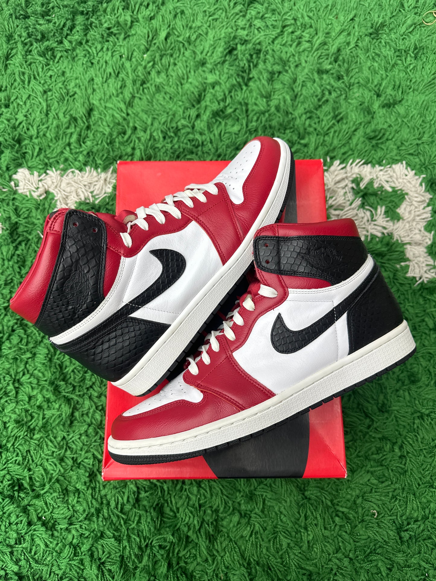 JORDAN 1 RETRO HIGH SATIN SNAKE CHICAGO (WOMEN’S) PRE-OWNED SIZE 12