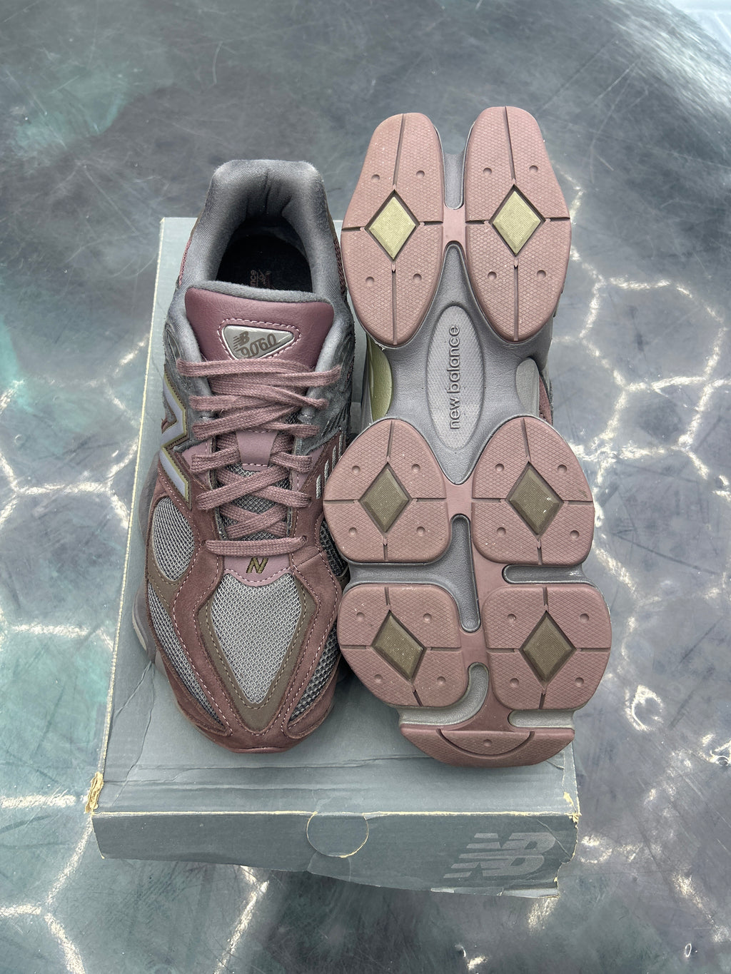 NEW BALANCE 9060 TRUFFLE RICH EARTH MAGNET PRE-OWNED SIZE 10.5